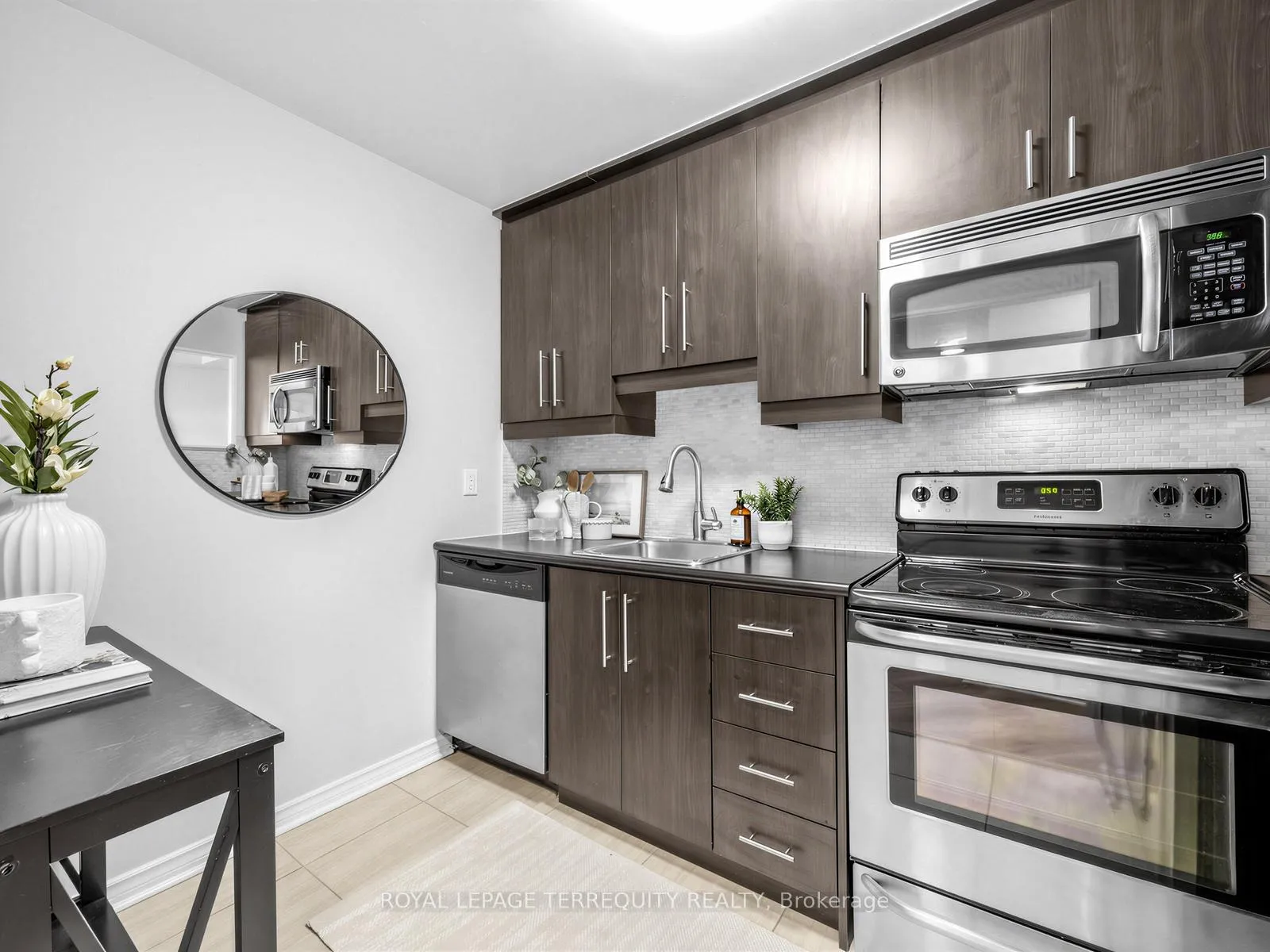 Photo 9 of Unit 1202, 2 Westney Road N, Ajax, Central West — HOMEH