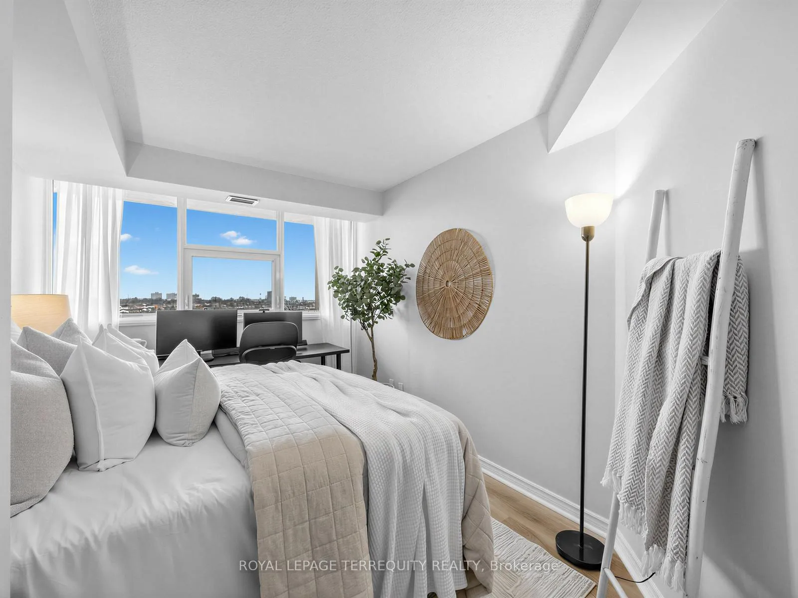 Photo 14 of Unit 1202, 2 Westney Road N, Ajax, Central West — HOMEH