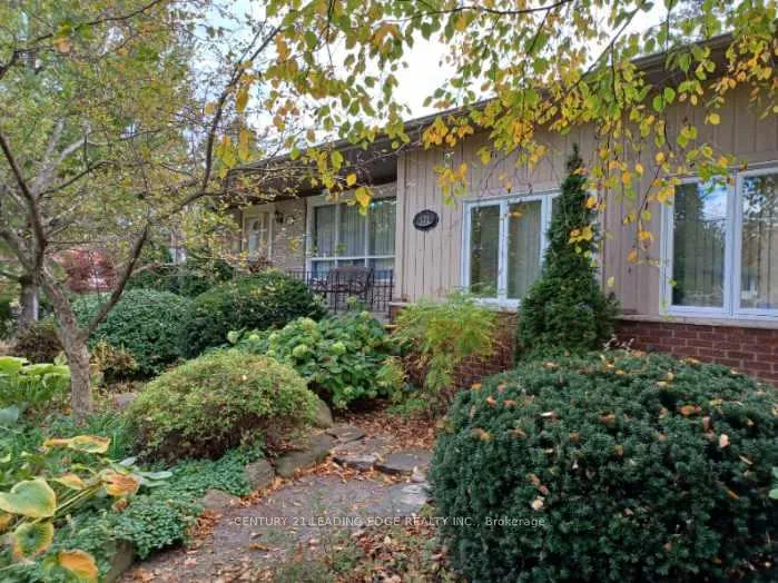 Photo 3 of 121 Twyn Rivers Drive, Pickering, Rougemount — HOMEH