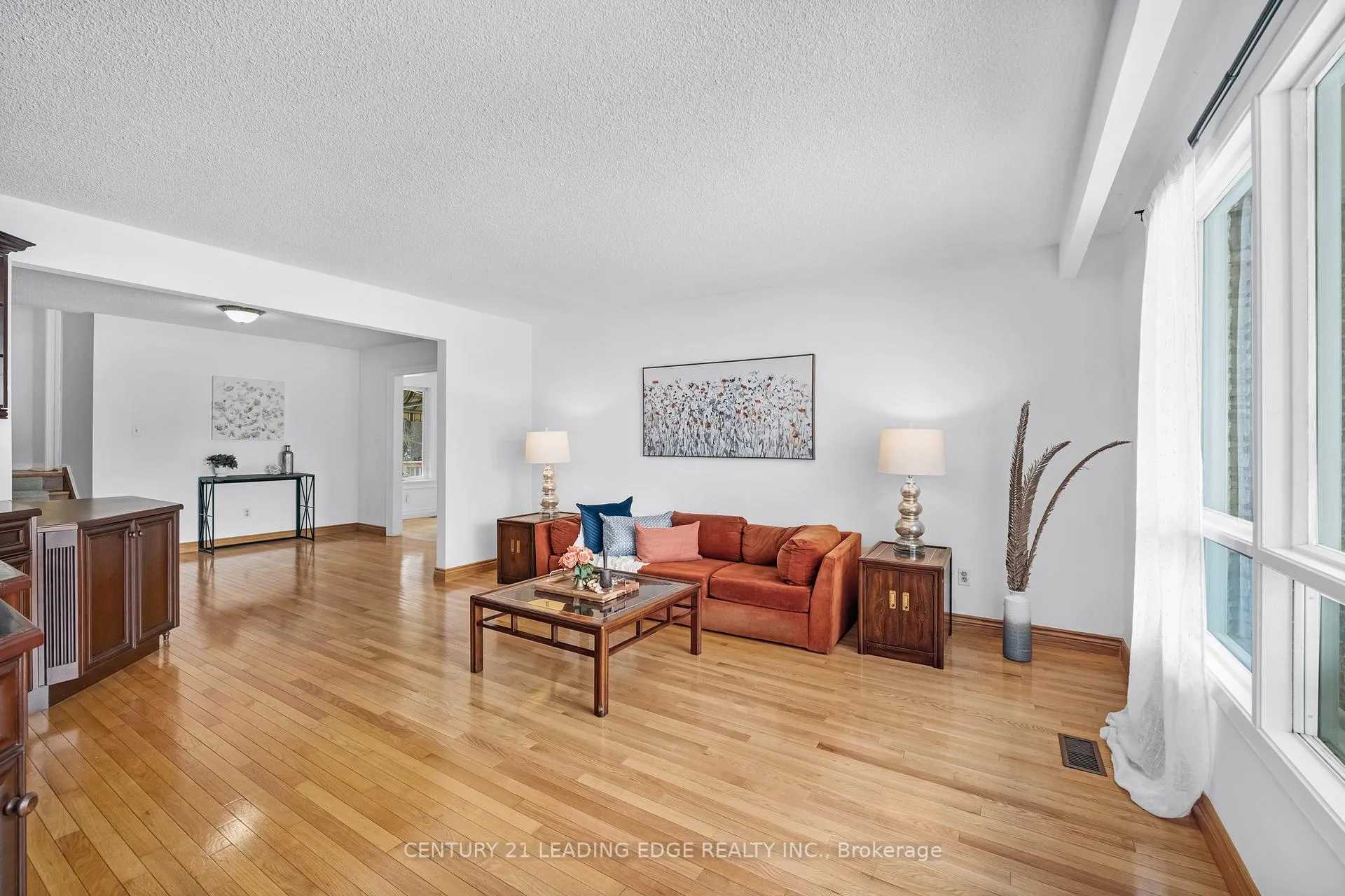 Photo 4 of 121 Twyn Rivers Drive, Pickering, Rougemount — HOMEH