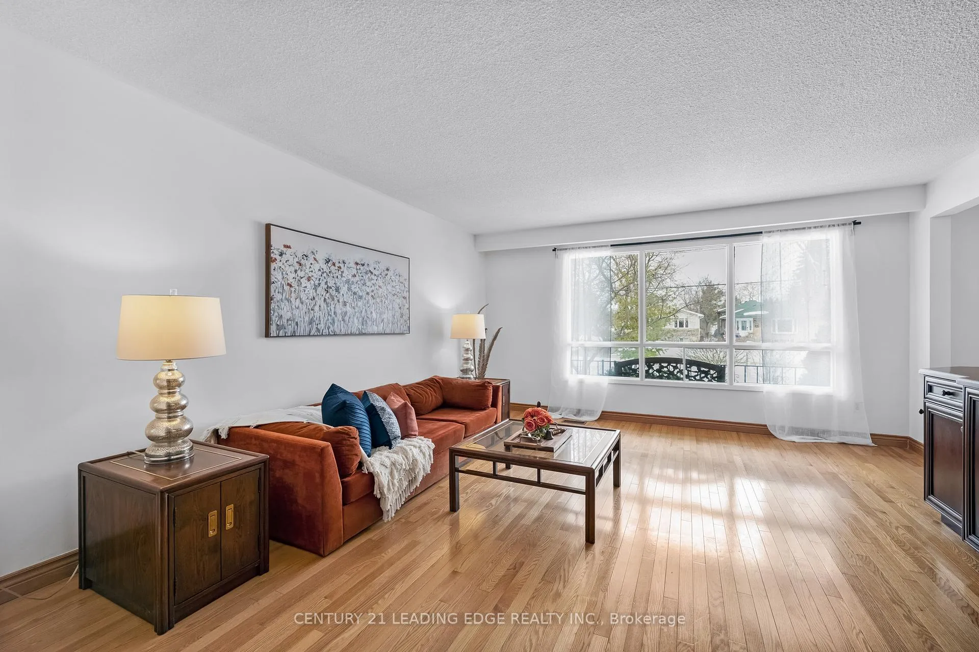 Photo 8 of 121 Twyn Rivers Drive, Pickering, Rougemount — HOMEH