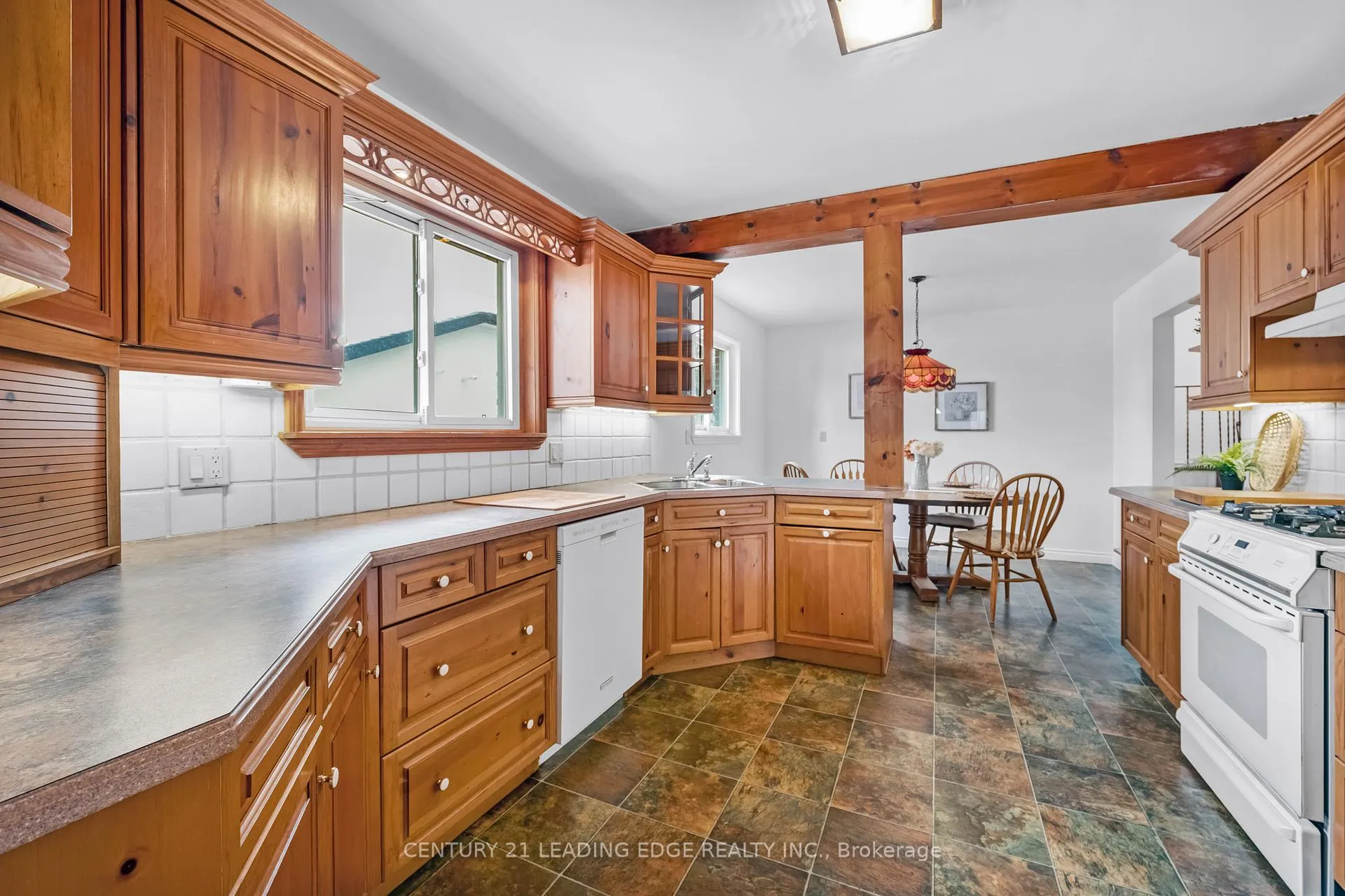 Photo 10 of 121 Twyn Rivers Drive, Pickering, Rougemount — HOMEH