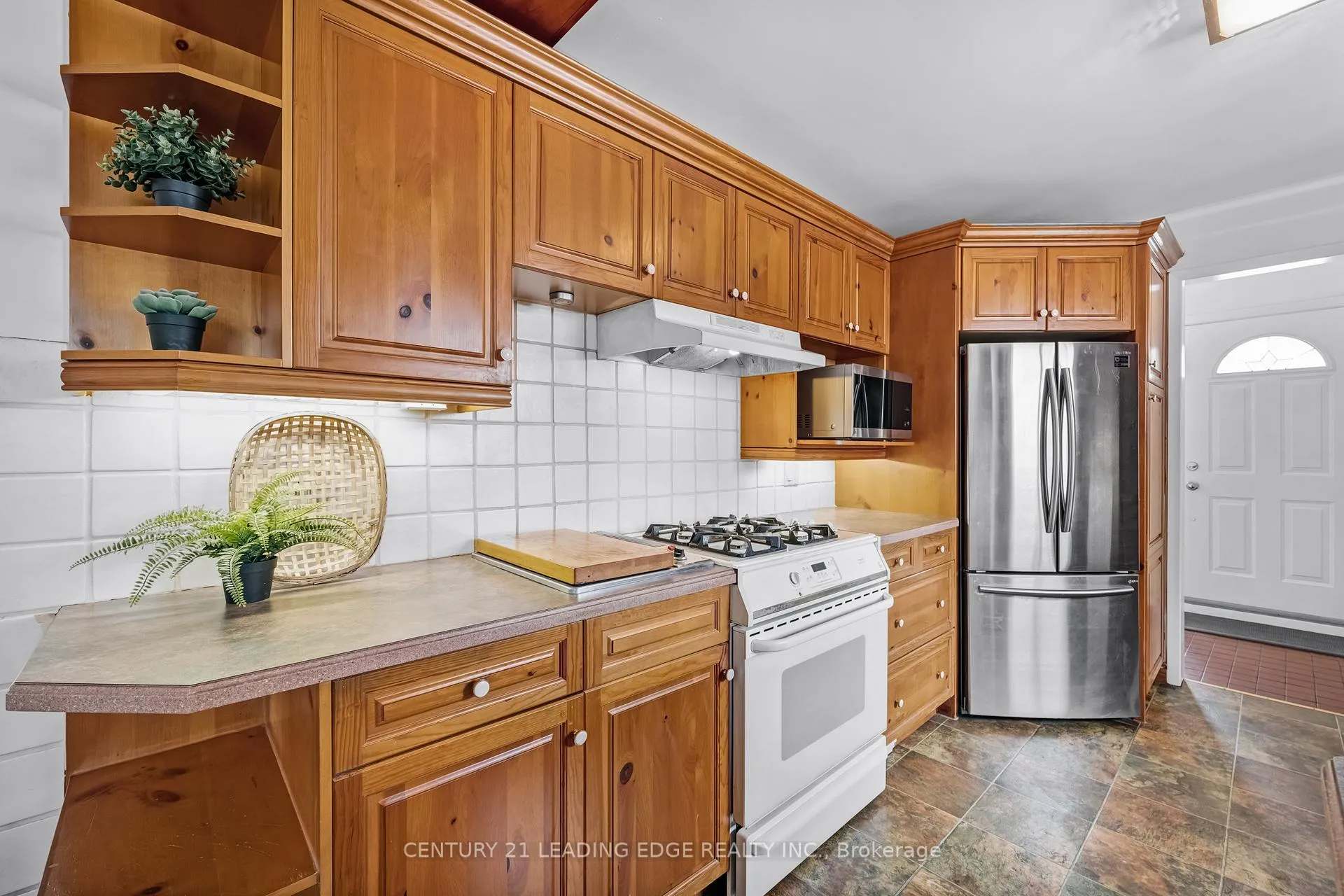 Photo 11 of 121 Twyn Rivers Drive, Pickering, Rougemount — HOMEH