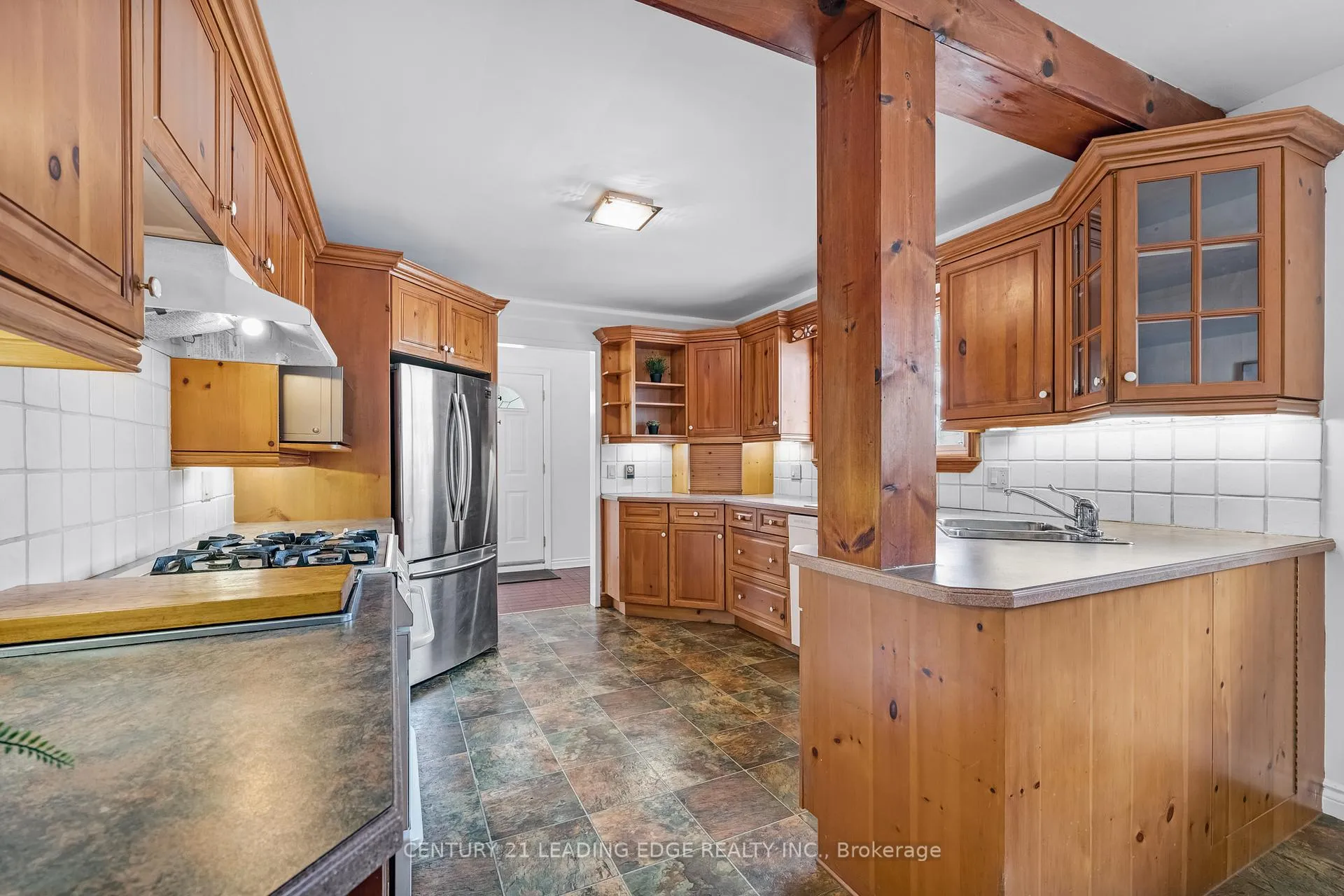 Photo 12 of 121 Twyn Rivers Drive, Pickering, Rougemount — HOMEH