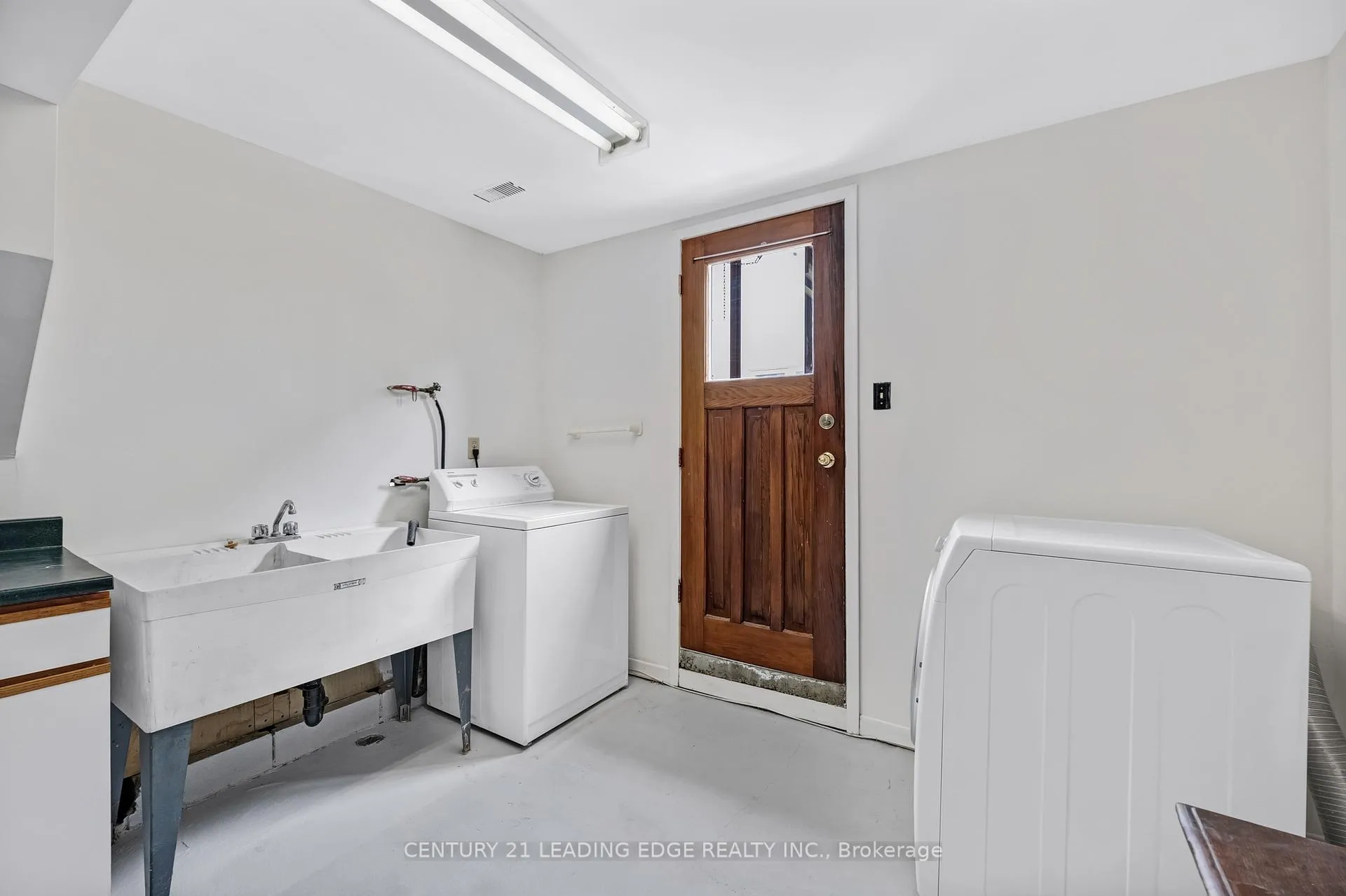 Photo 32 of 121 Twyn Rivers Drive, Pickering, Rougemount — HOMEH
