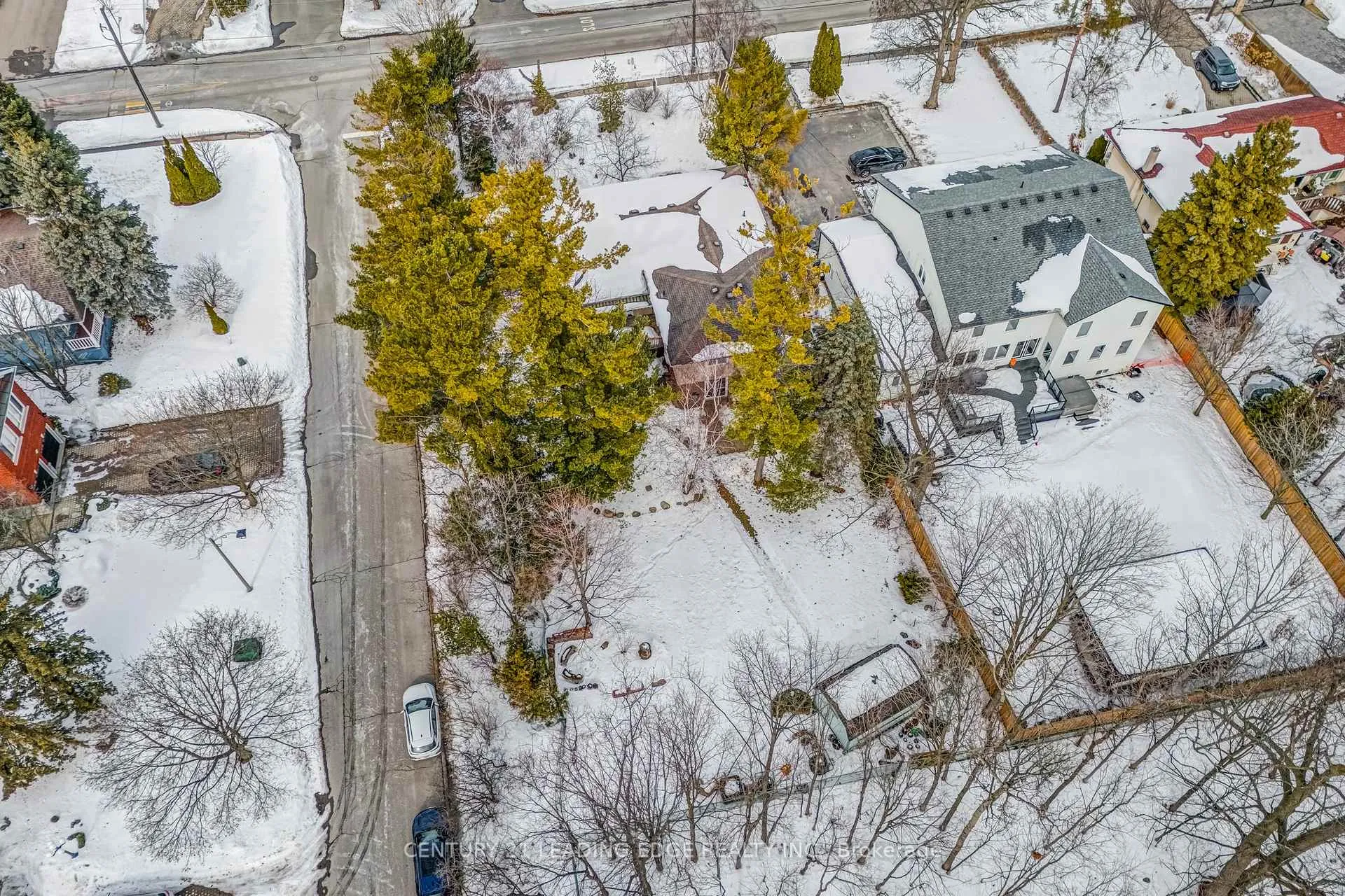 Photo 36 of 121 Twyn Rivers Drive, Pickering, Rougemount — HOMEH