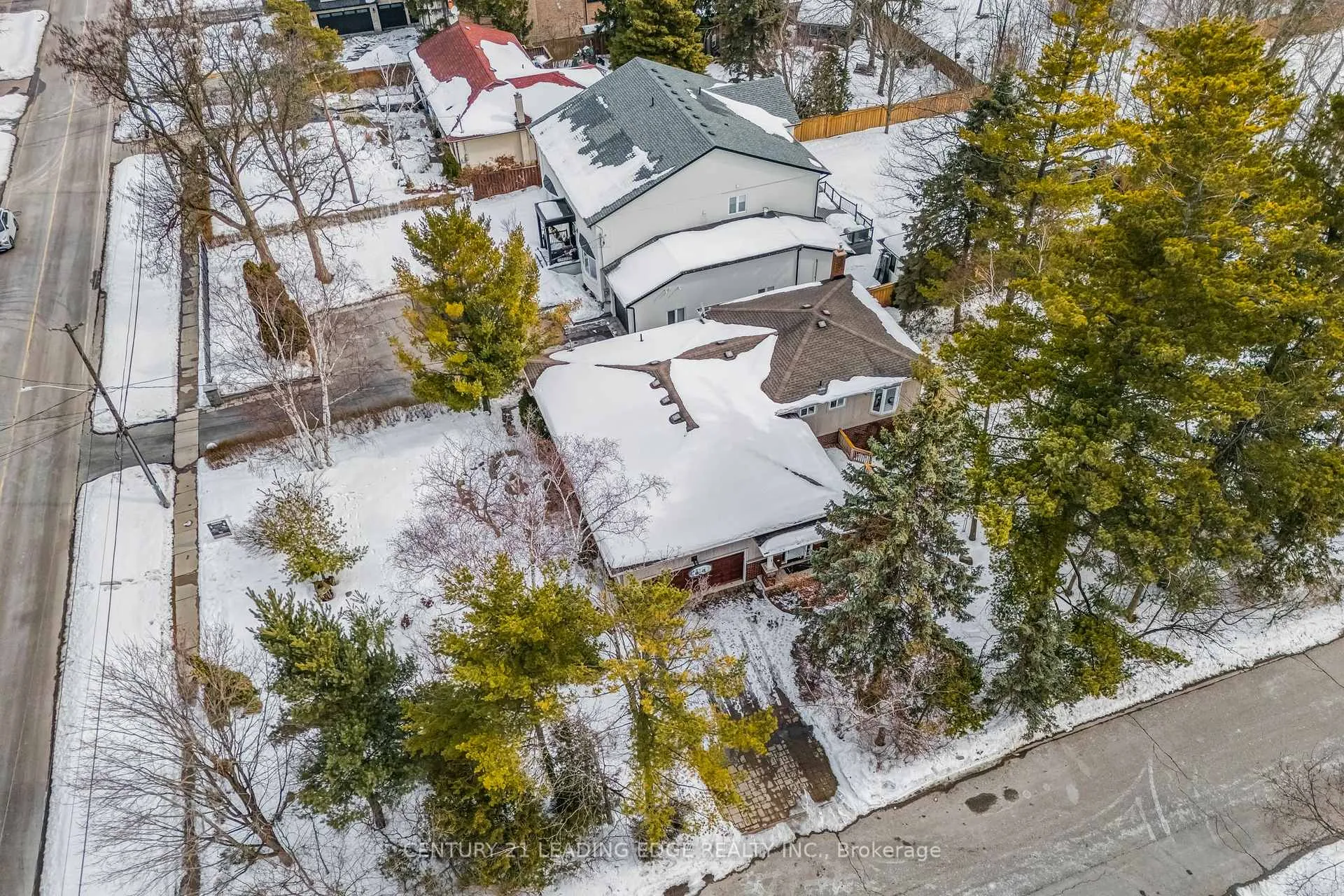 Photo 40 of 121 Twyn Rivers Drive, Pickering, Rougemount — HOMEH