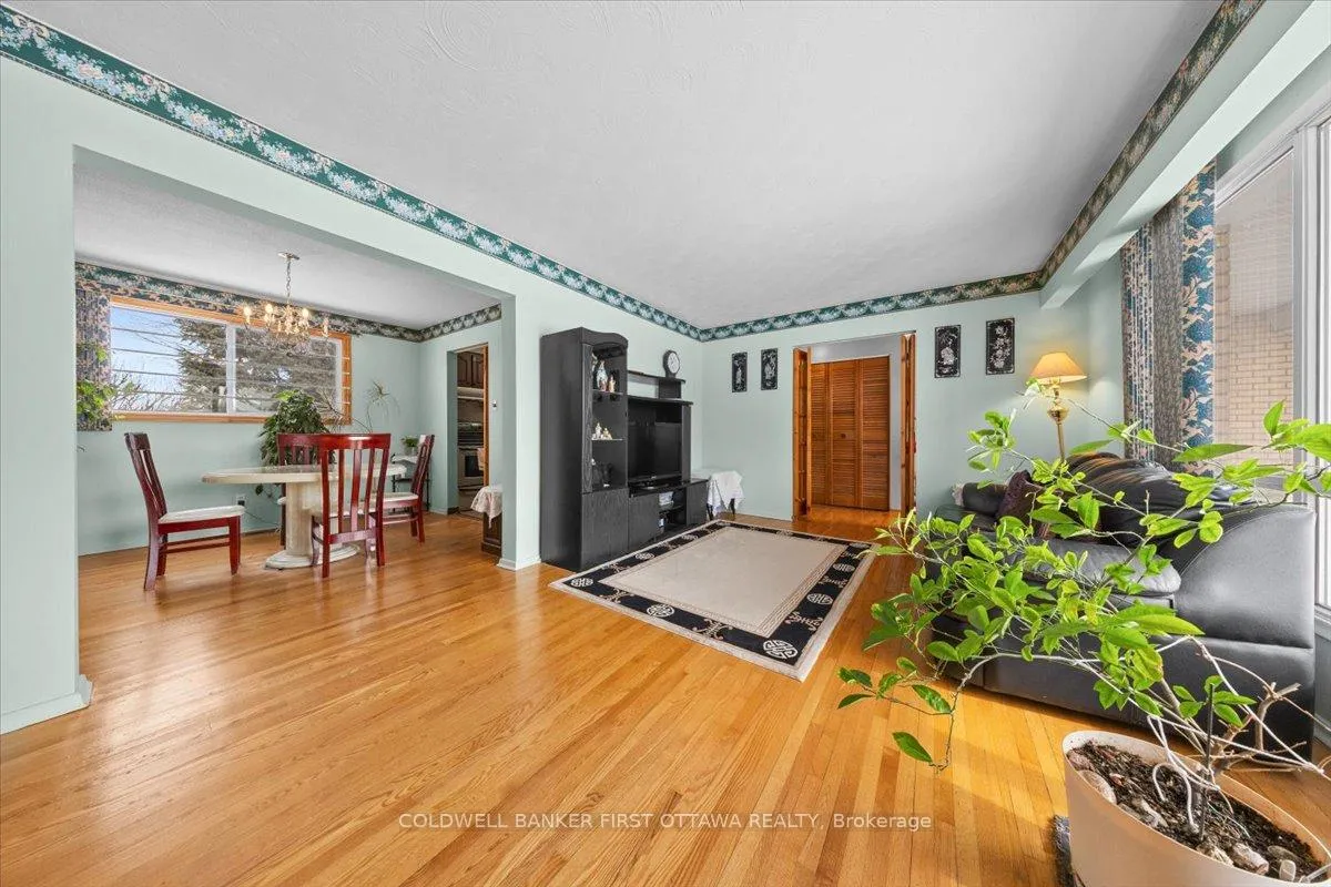 Photo 5 of 34 Hadley Circle, Ottawa, Bells Corners — HOMEH