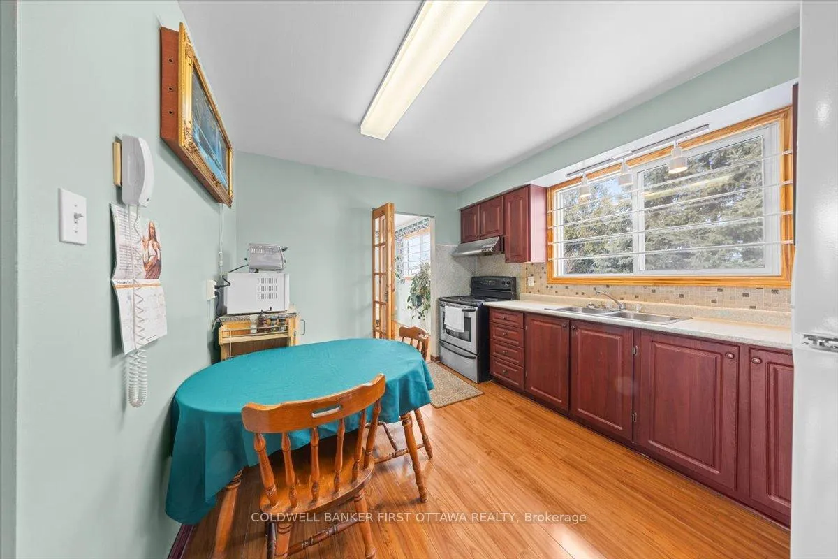 Photo 7 of 34 Hadley Circle, Ottawa, Bells Corners — HOMEH