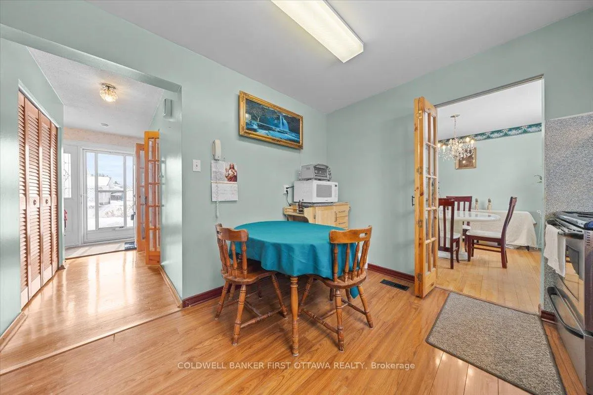 Photo 9 of 34 Hadley Circle, Ottawa, Bells Corners — HOMEH