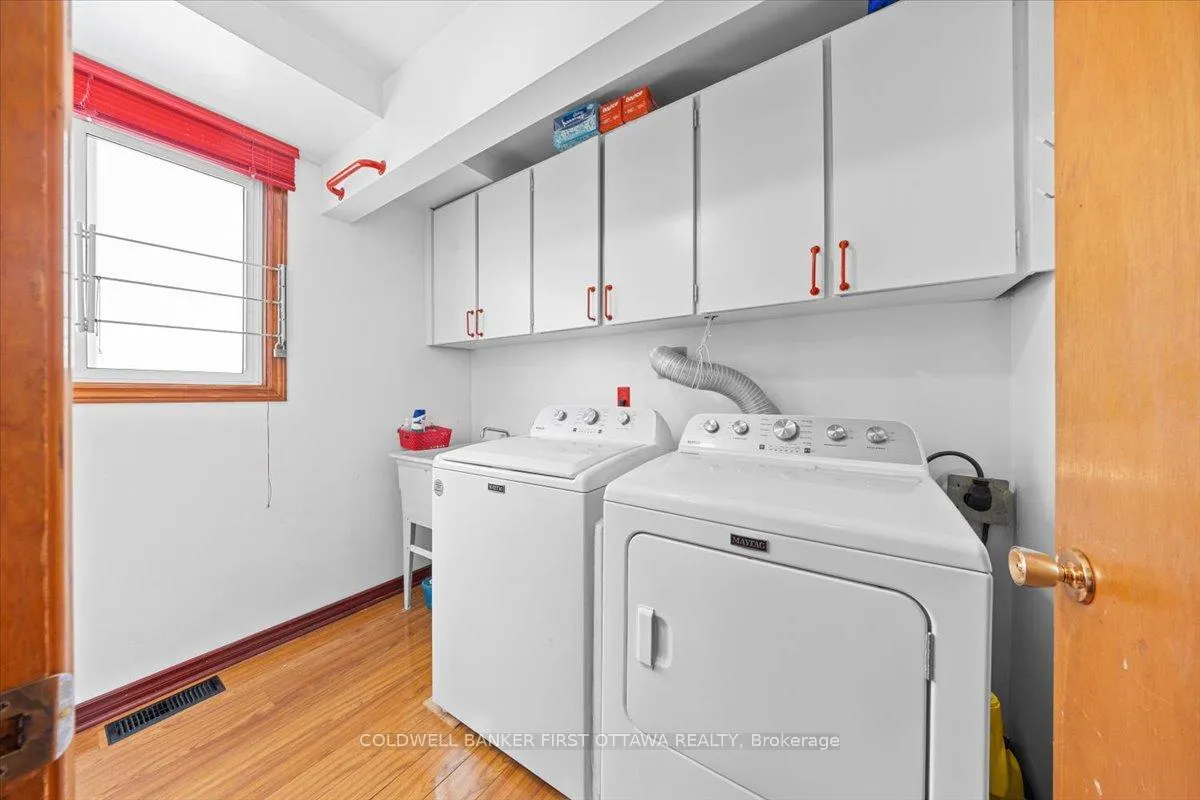 Photo 10 of 34 Hadley Circle, Ottawa, Bells Corners — HOMEH