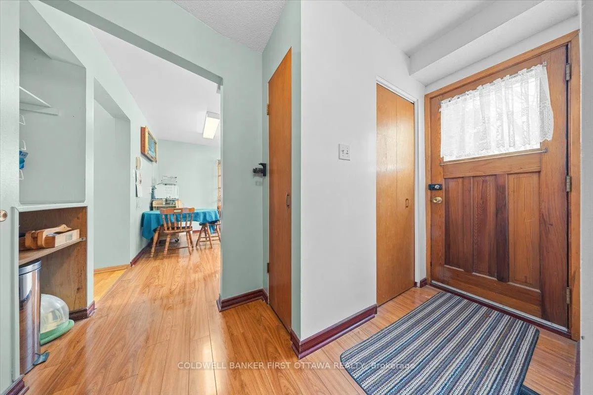 Photo 11 of 34 Hadley Circle, Ottawa, Bells Corners — HOMEH