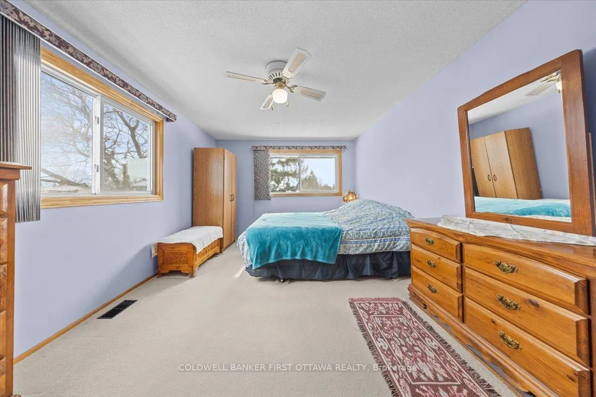 Photo 13 of 34 Hadley Circle, Ottawa, Bells Corners — HOMEH