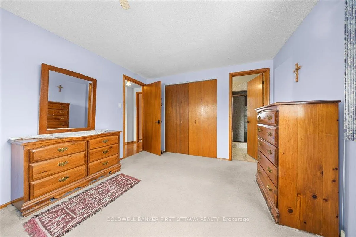 Photo 14 of 34 Hadley Circle, Ottawa, Bells Corners — HOMEH