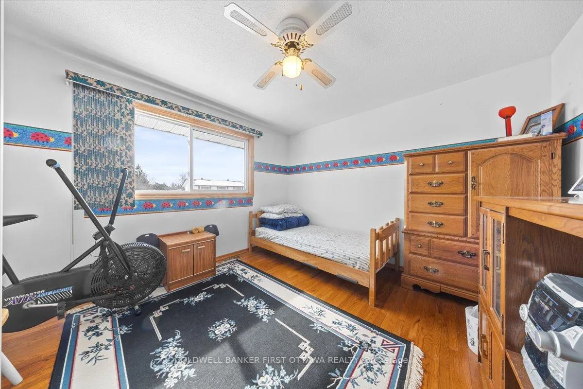Photo 16 of 34 Hadley Circle, Ottawa, Bells Corners — HOMEH