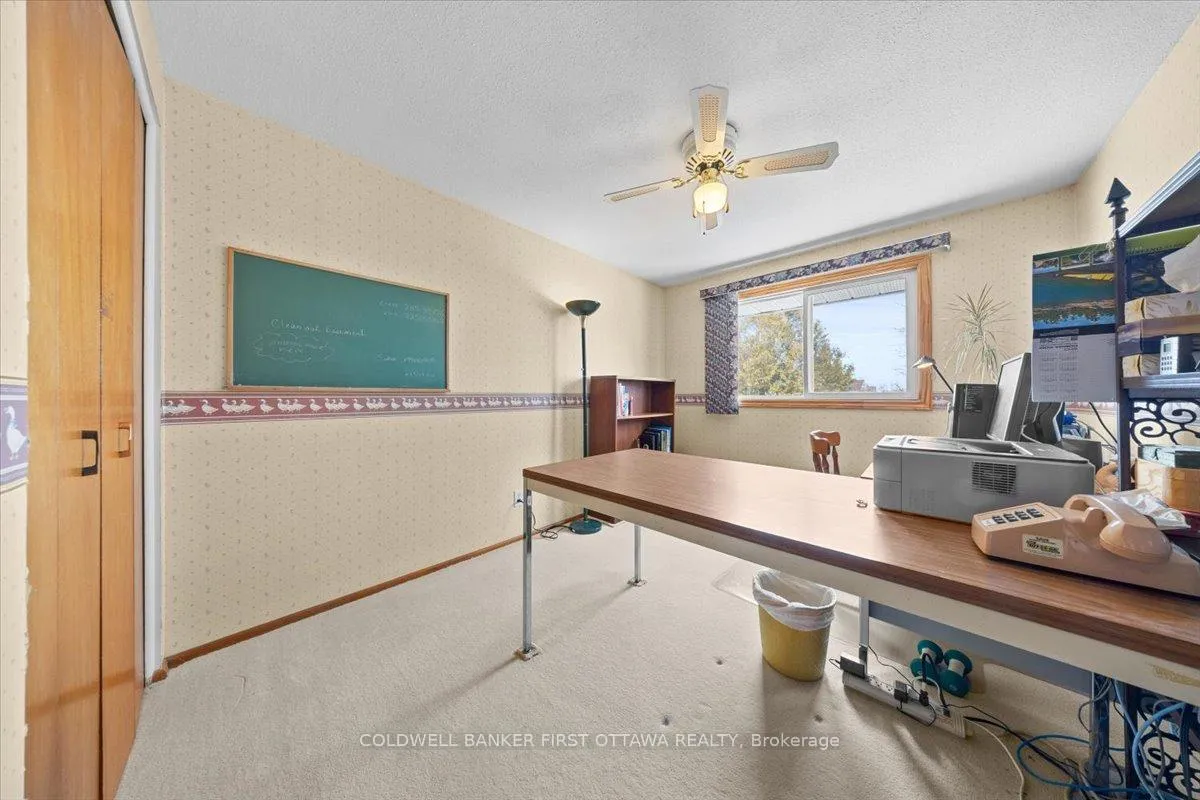 Photo 18 of 34 Hadley Circle, Ottawa, Bells Corners — HOMEH