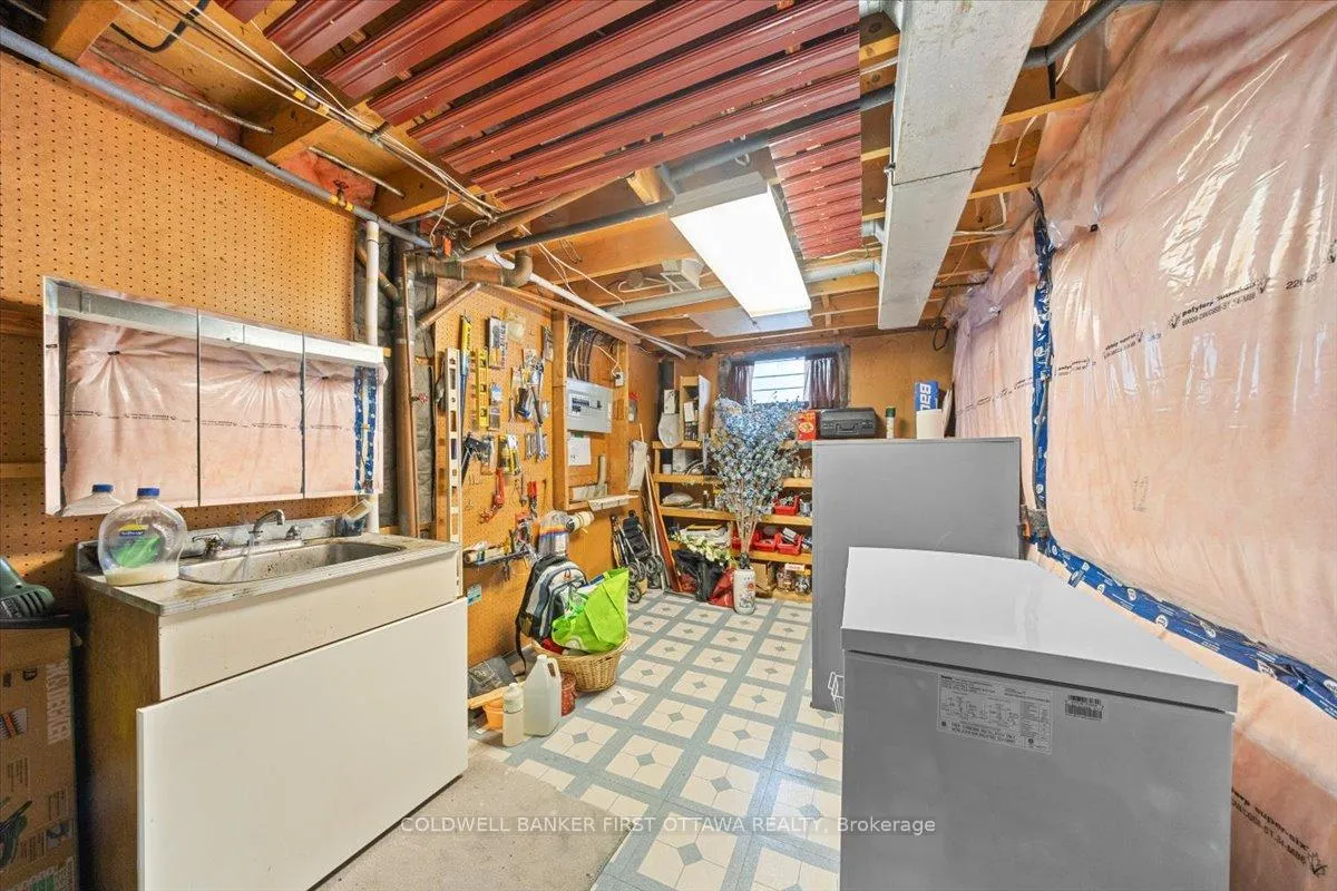 Photo 24 of 34 Hadley Circle, Ottawa, Bells Corners — HOMEH