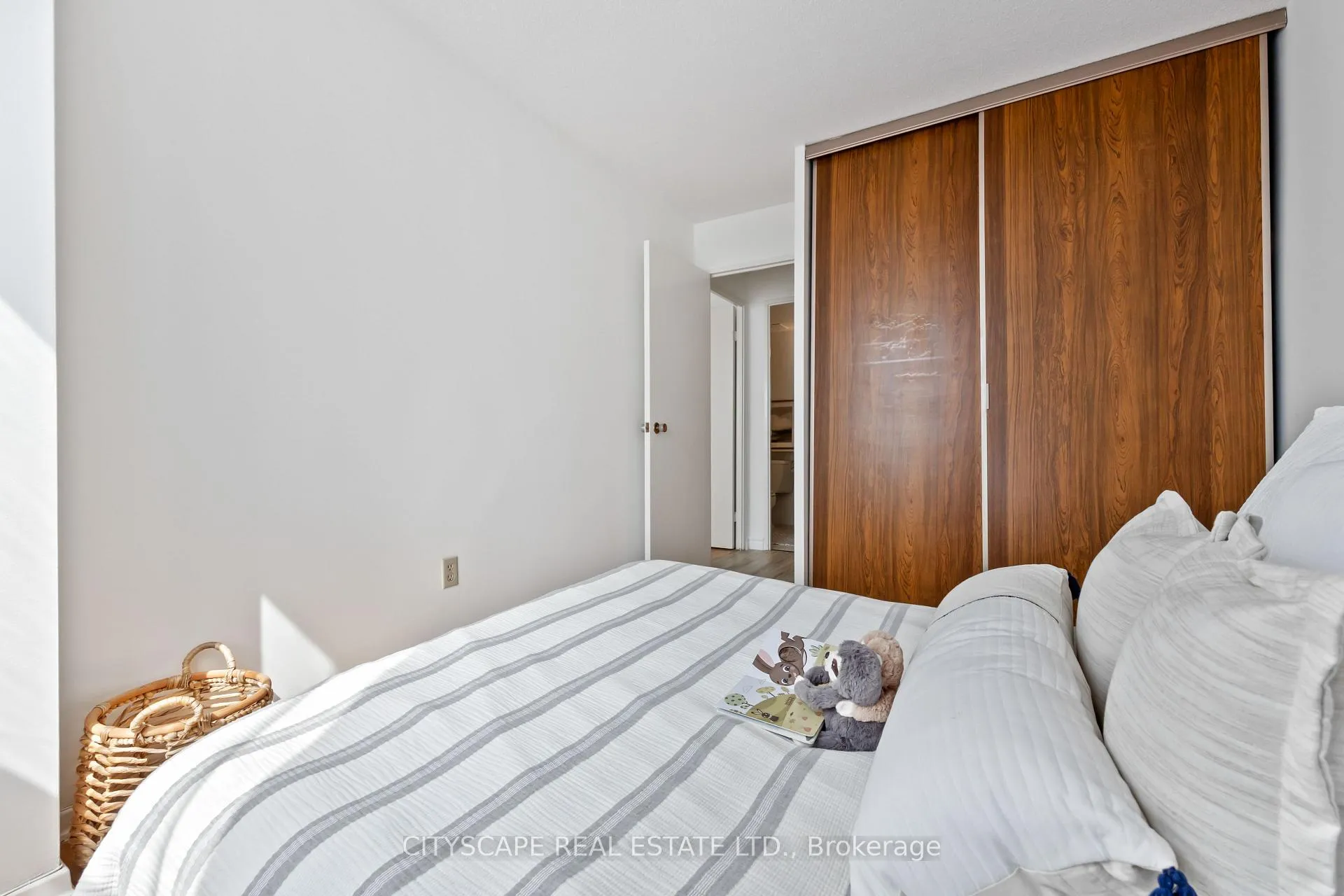 Photo 23 of Unit 618, 20 Edgecliff Golfway, Toronto, Flemingdon Park — HOMEH