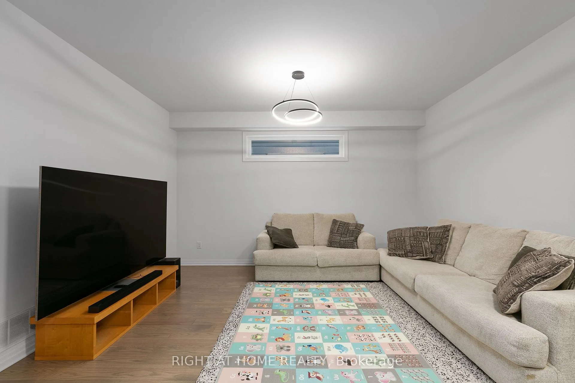 Photo 5 of 917 Littlerock Street, Ottawa, Leitrim — HOMEH