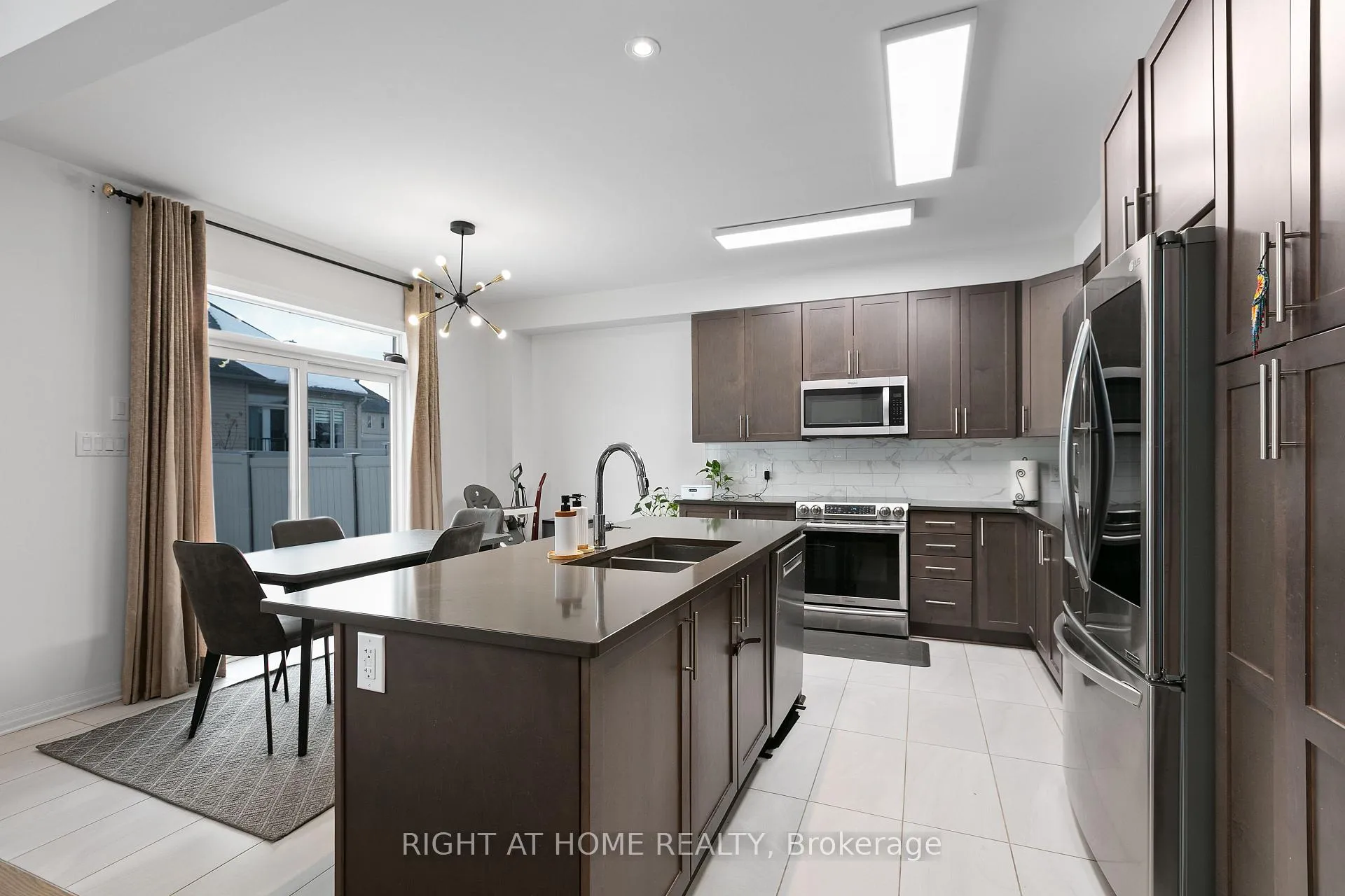 Photo 9 of 917 Littlerock Street, Ottawa, Leitrim — HOMEH