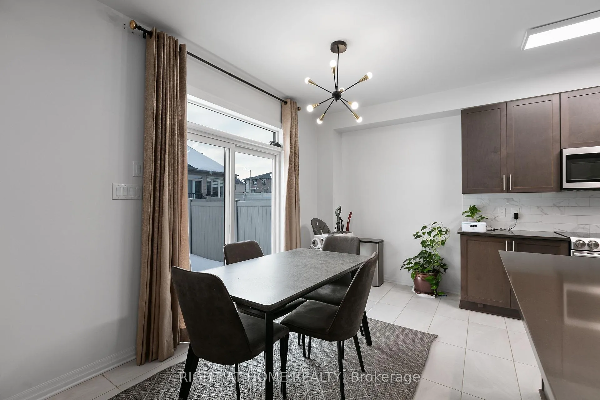 Photo 11 of 917 Littlerock Street, Ottawa, Leitrim — HOMEH