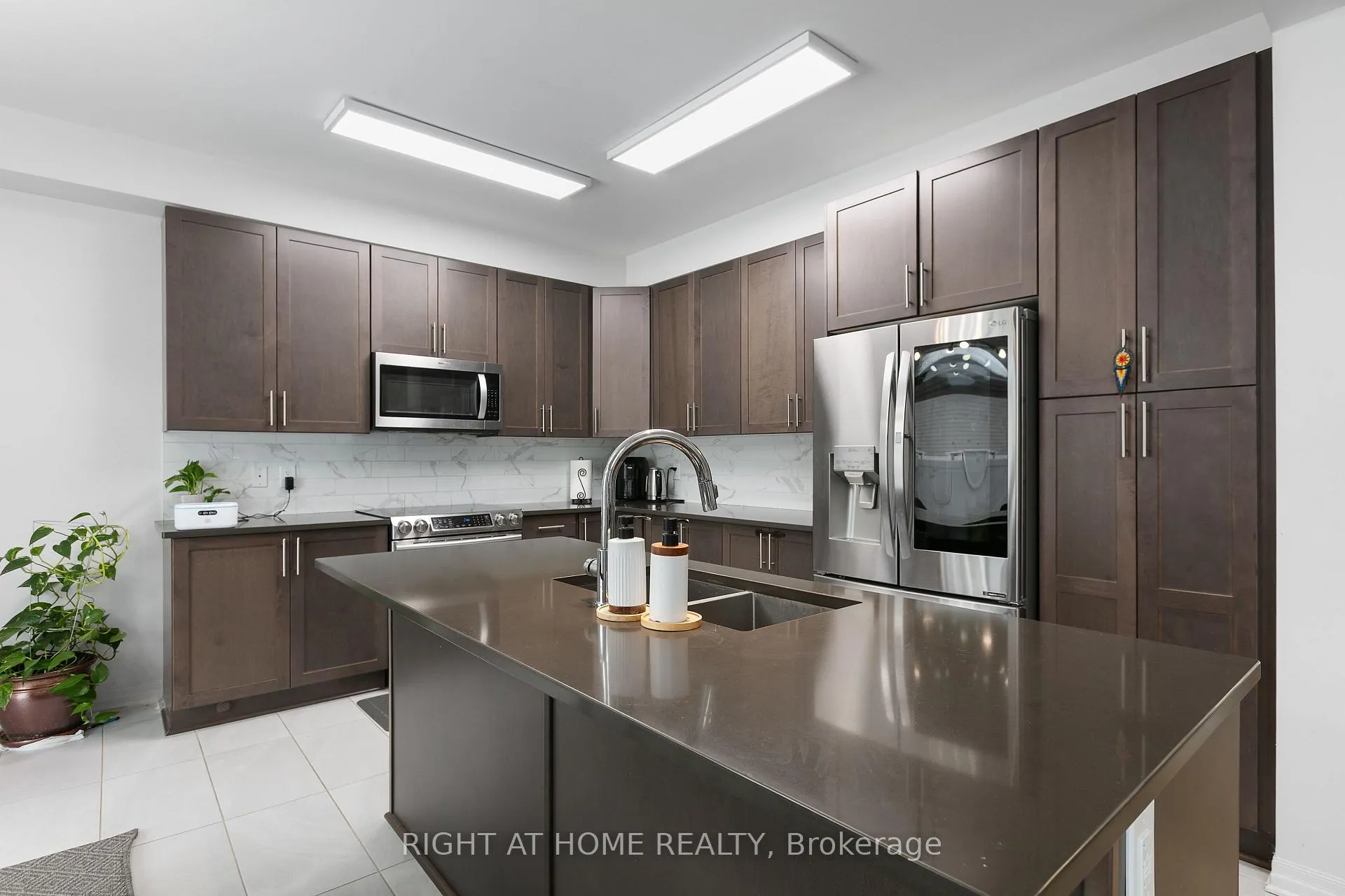 Photo 12 of 917 Littlerock Street, Ottawa, Leitrim — HOMEH
