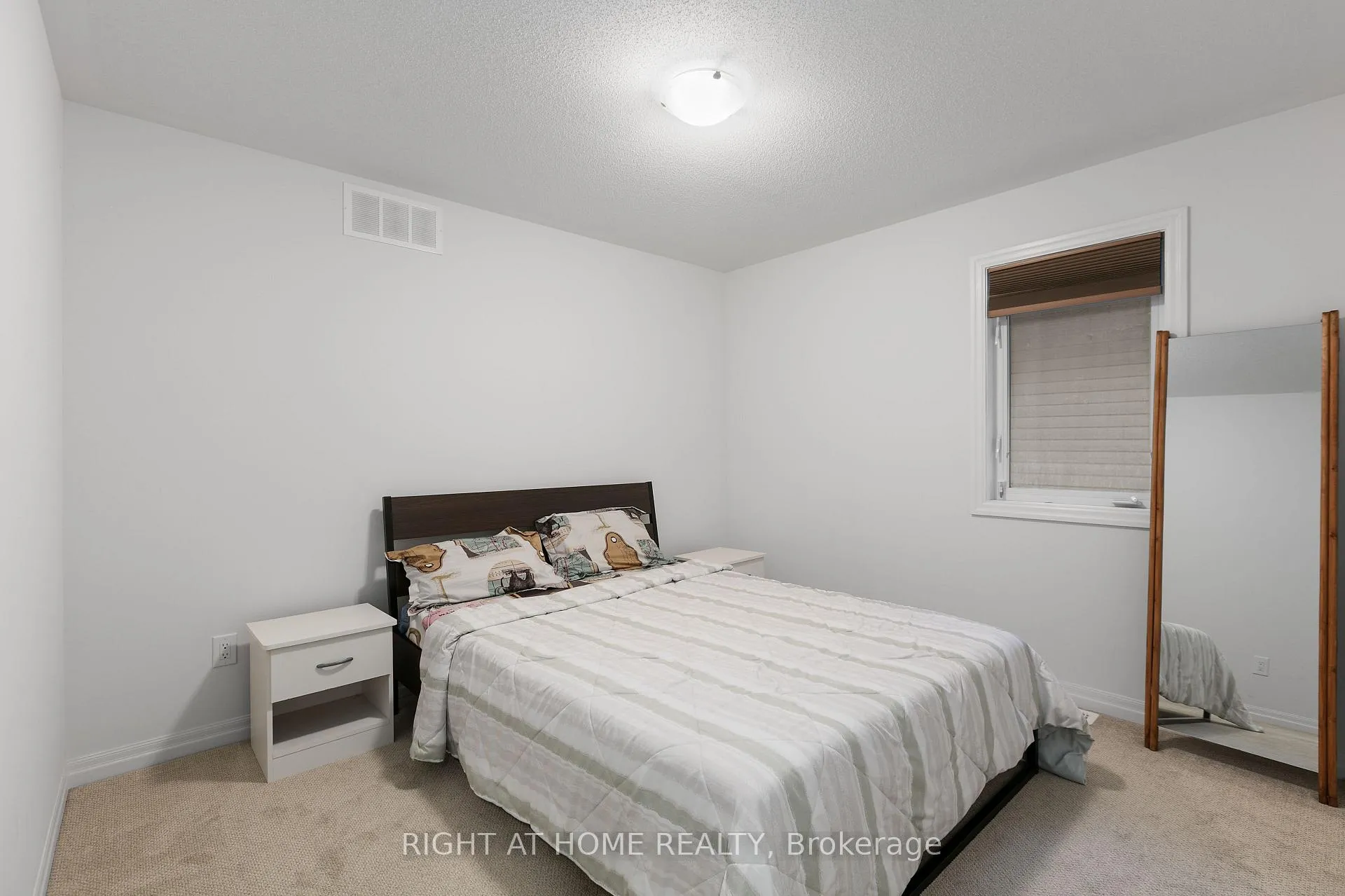 Photo 17 of 917 Littlerock Street, Ottawa, Leitrim — HOMEH