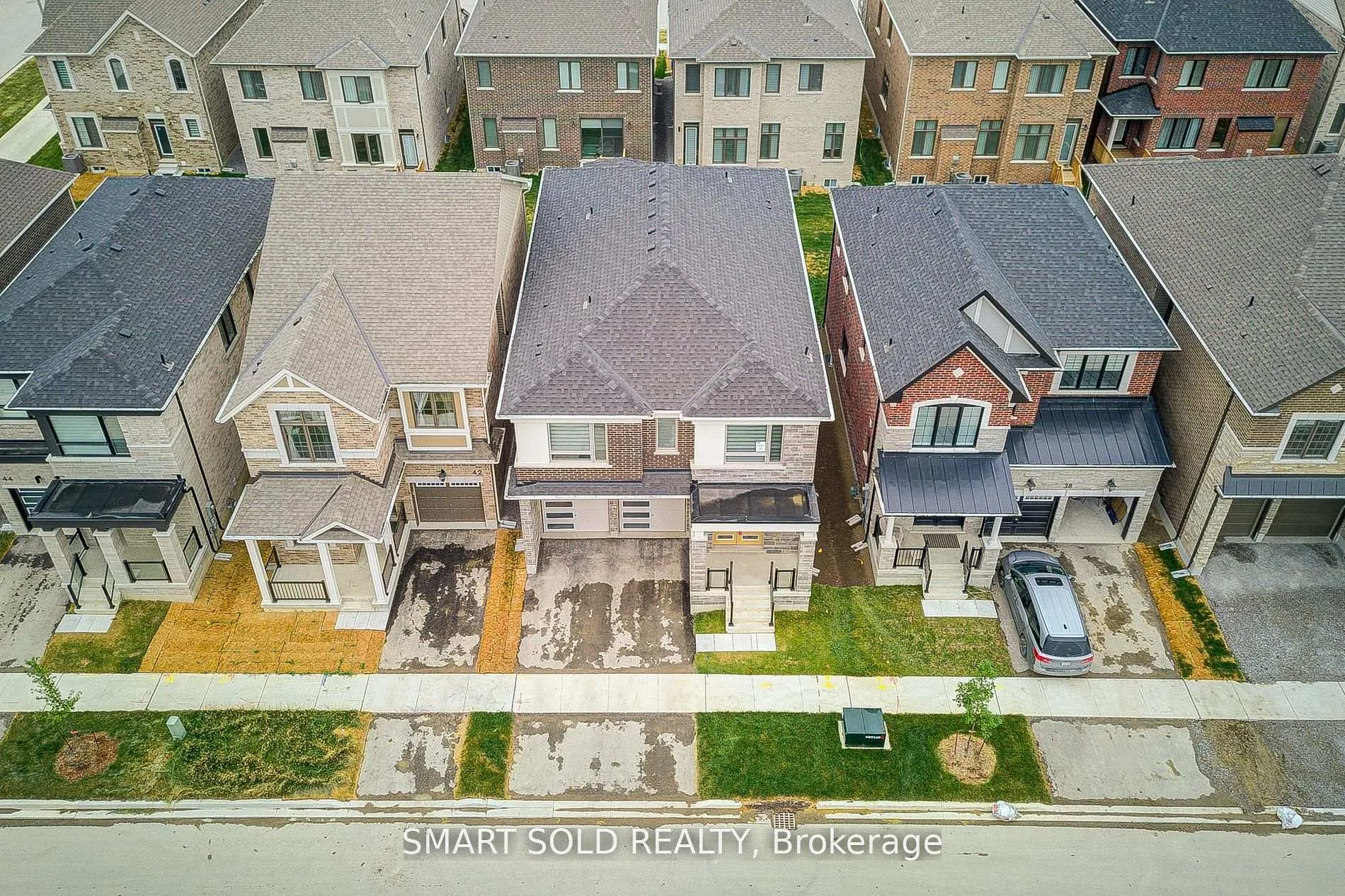 Photo 2 of 40 Misthollow Crescent, Markham, Victoria Square — HOMEH