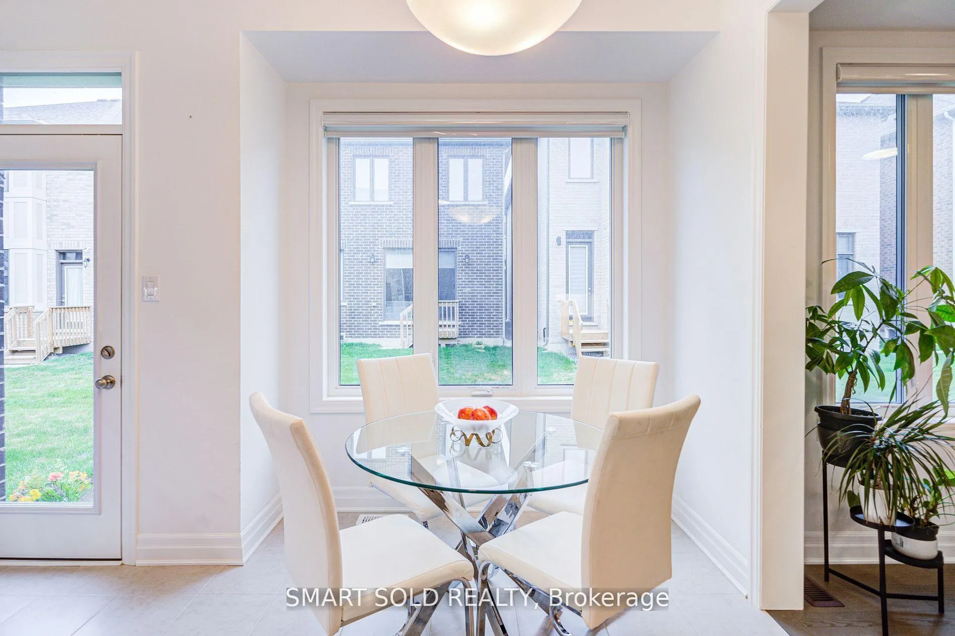 Photo 18 of 40 Misthollow Crescent, Markham, Victoria Square — HOMEH