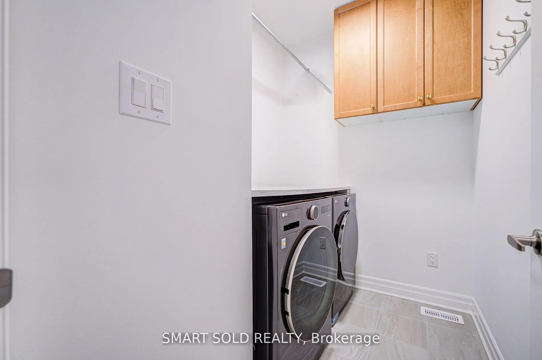 Photo 43 of 40 Misthollow Crescent, Markham, Victoria Square — HOMEH