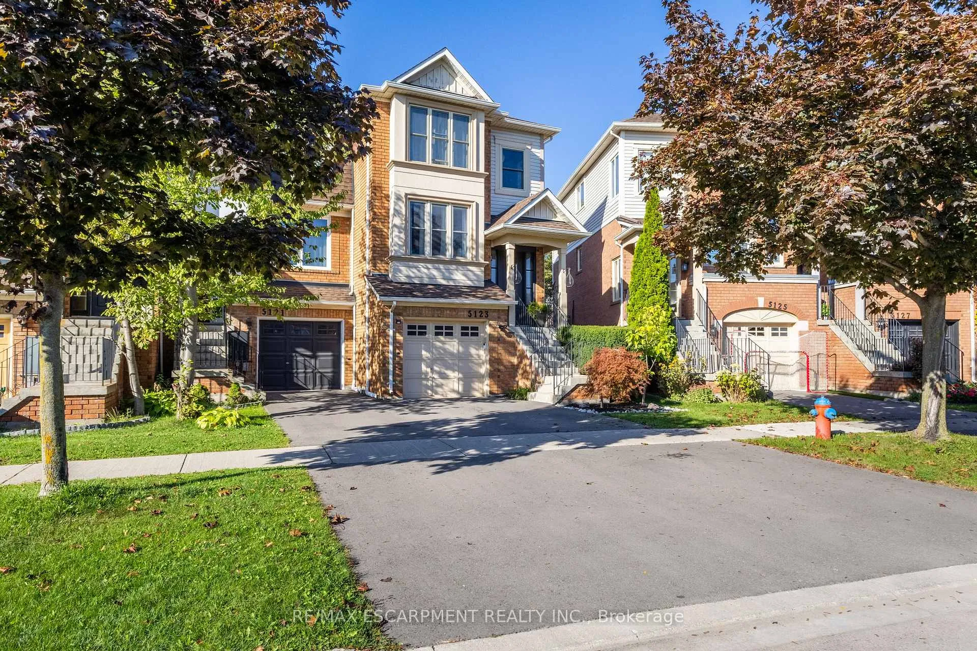 Photo 2 of 5123 Dryden Avenue, Burlington, Orchard — HOMEH