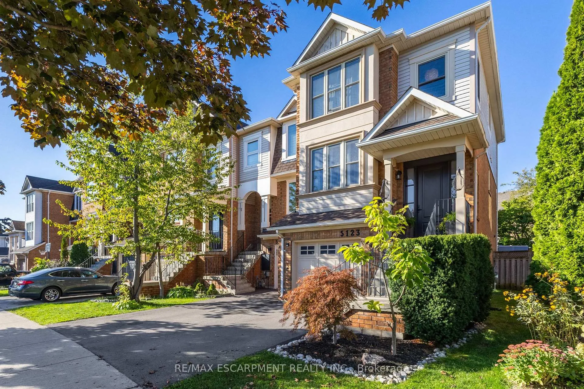 Photo 4 of 5123 Dryden Avenue, Burlington, Orchard — HOMEH