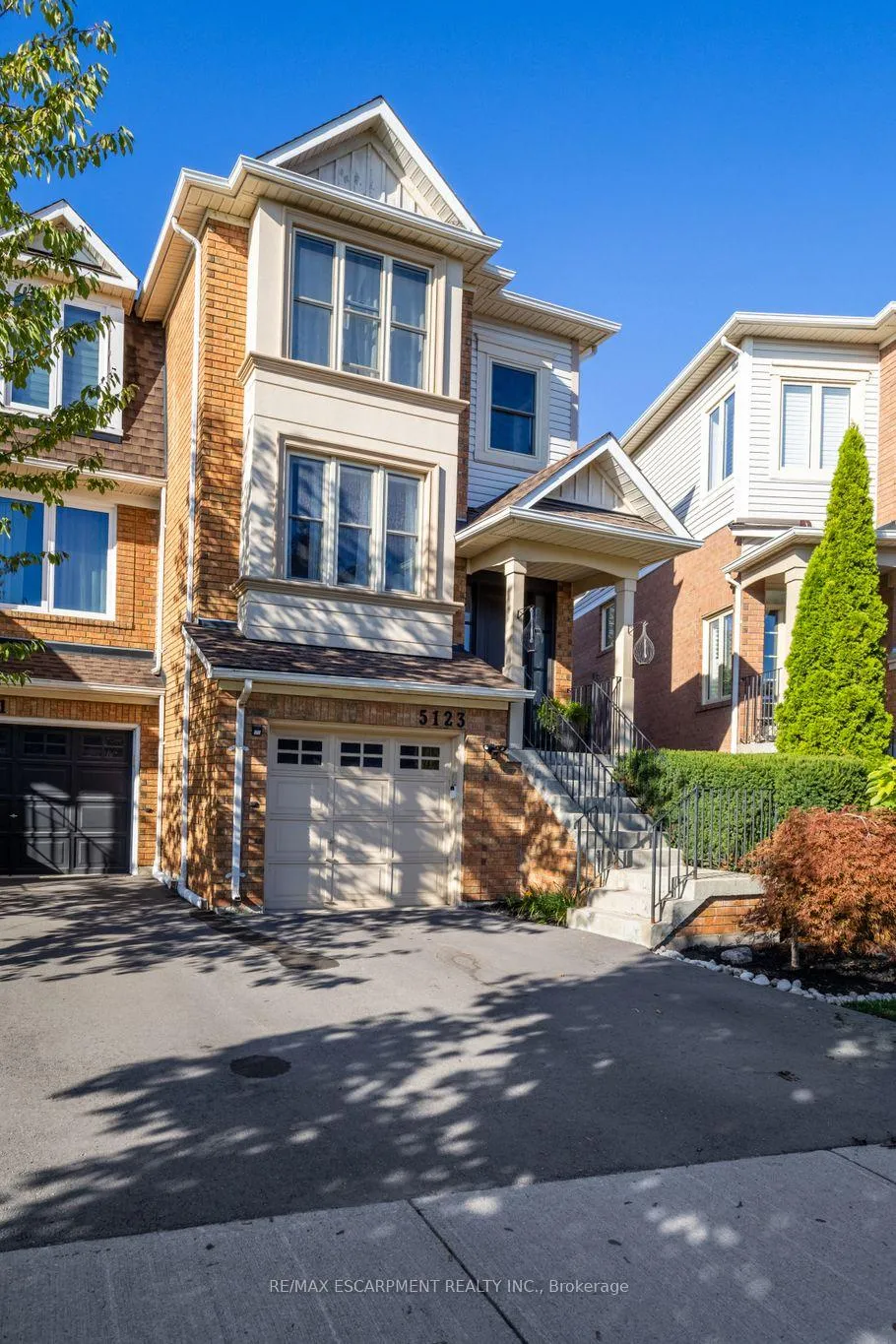 Photo 5 of 5123 Dryden Avenue, Burlington, Orchard — HOMEH