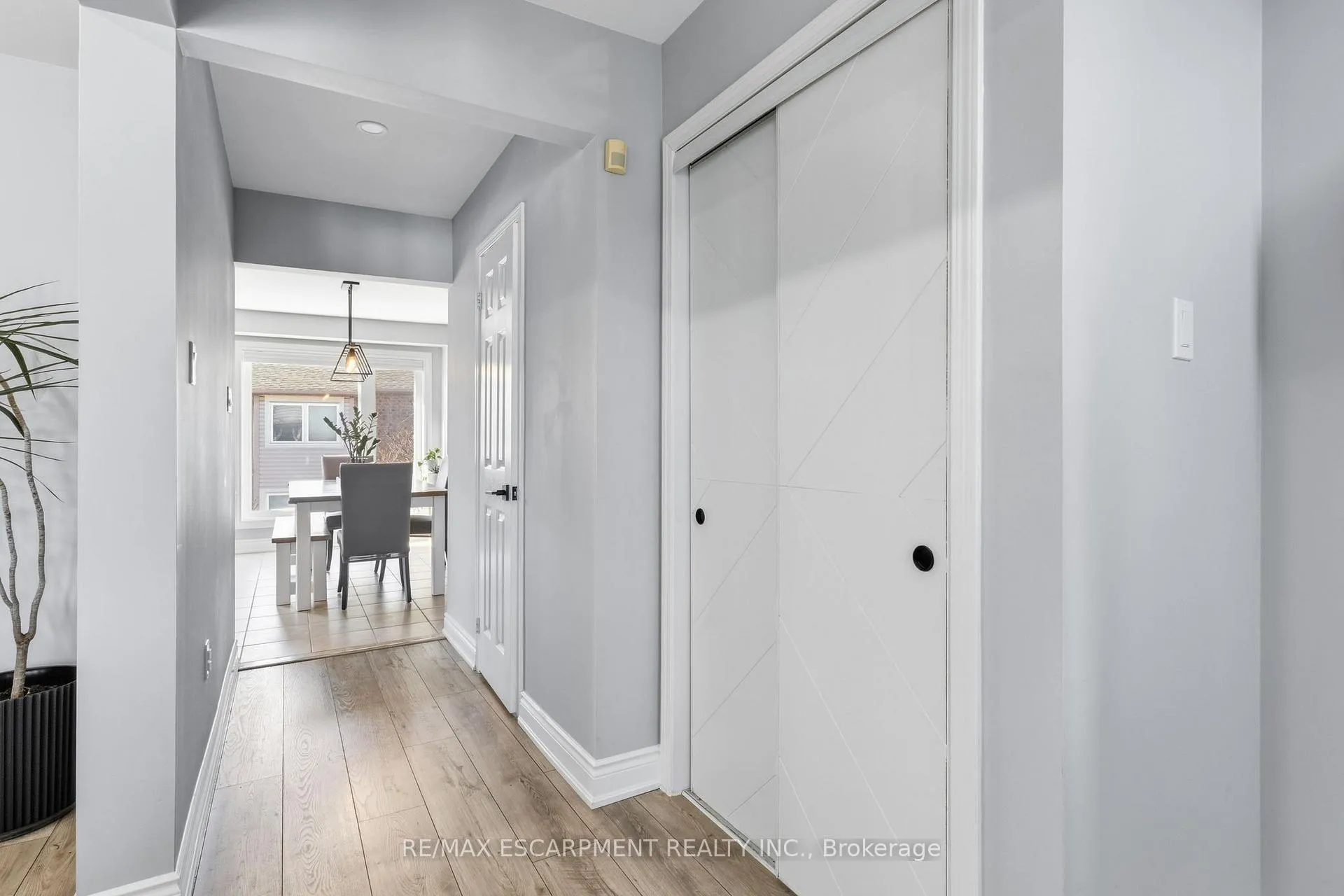 Photo 10 of 5123 Dryden Avenue, Burlington, Orchard — HOMEH