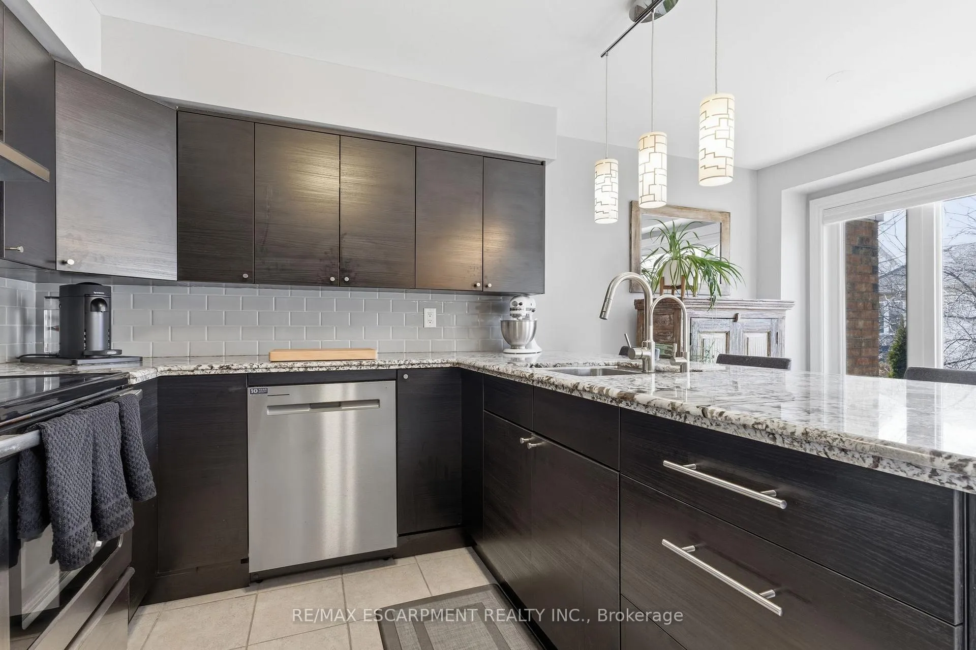 Photo 16 of 5123 Dryden Avenue, Burlington, Orchard — HOMEH