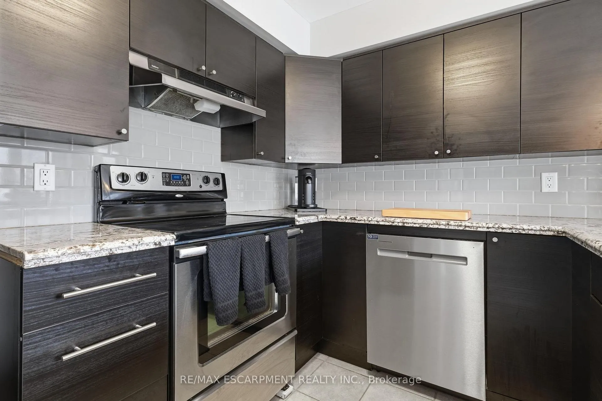 Photo 17 of 5123 Dryden Avenue, Burlington, Orchard — HOMEH