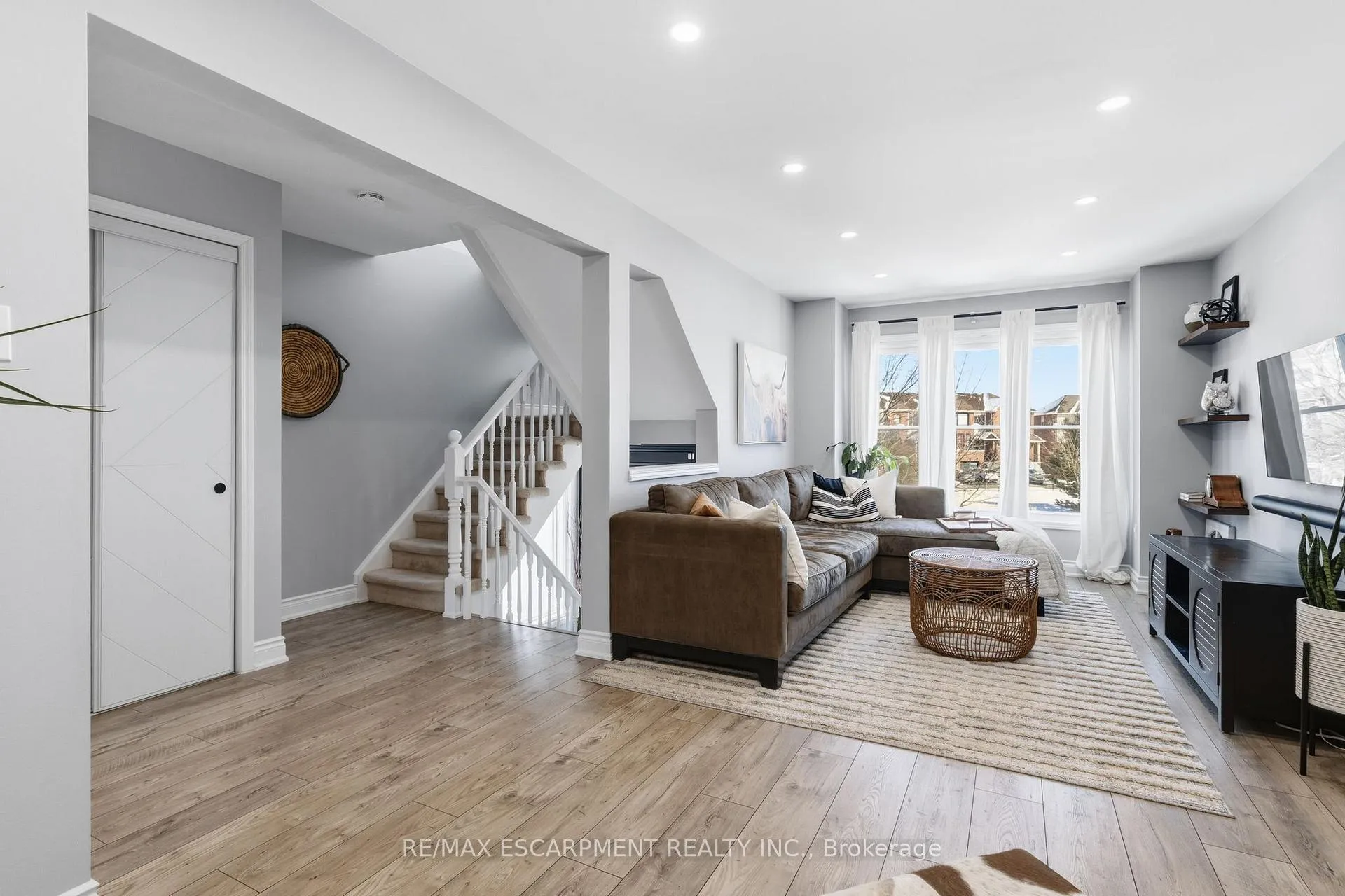 Photo 18 of 5123 Dryden Avenue, Burlington, Orchard — HOMEH