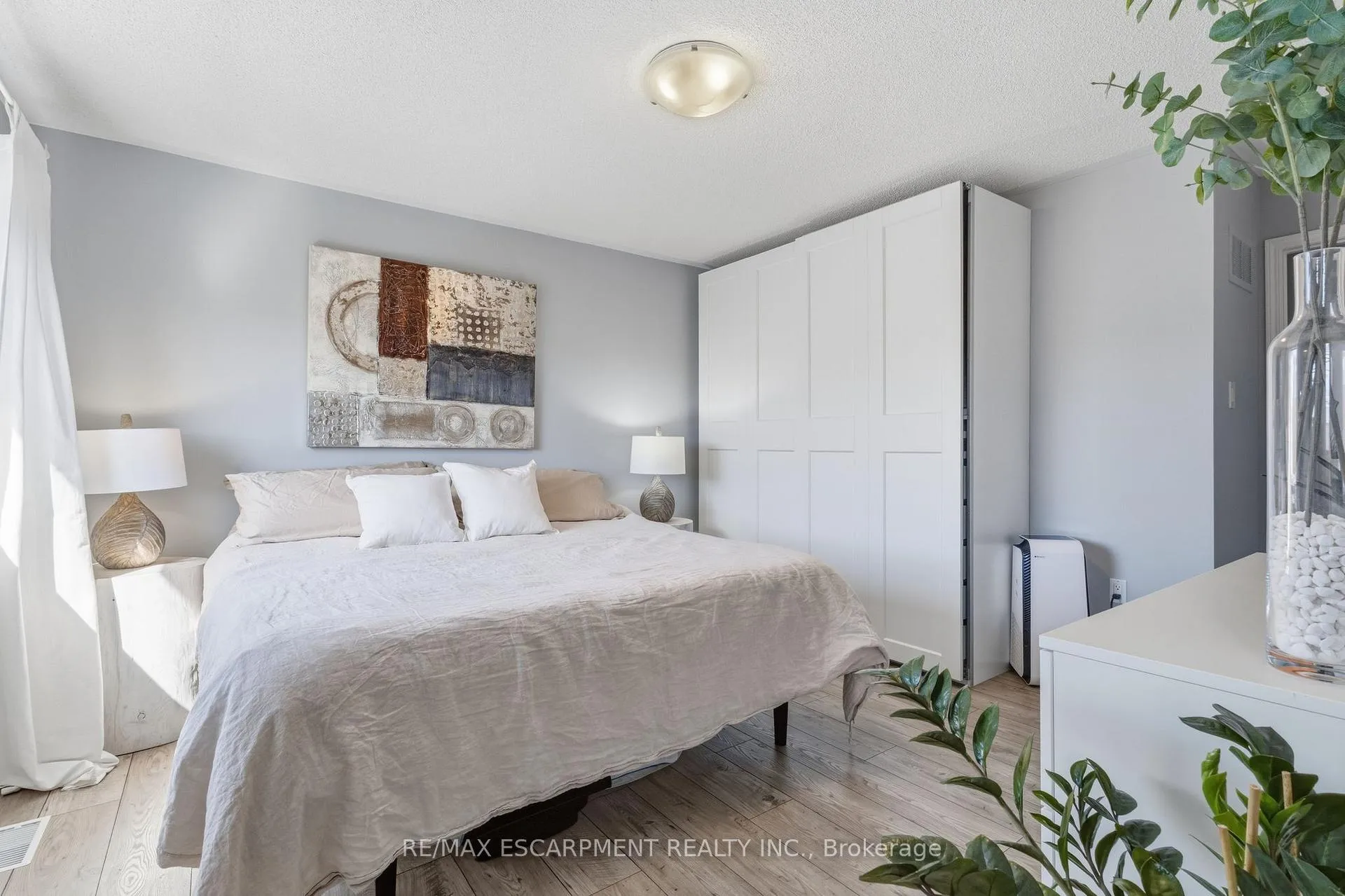 Photo 27 of 5123 Dryden Avenue, Burlington, Orchard — HOMEH