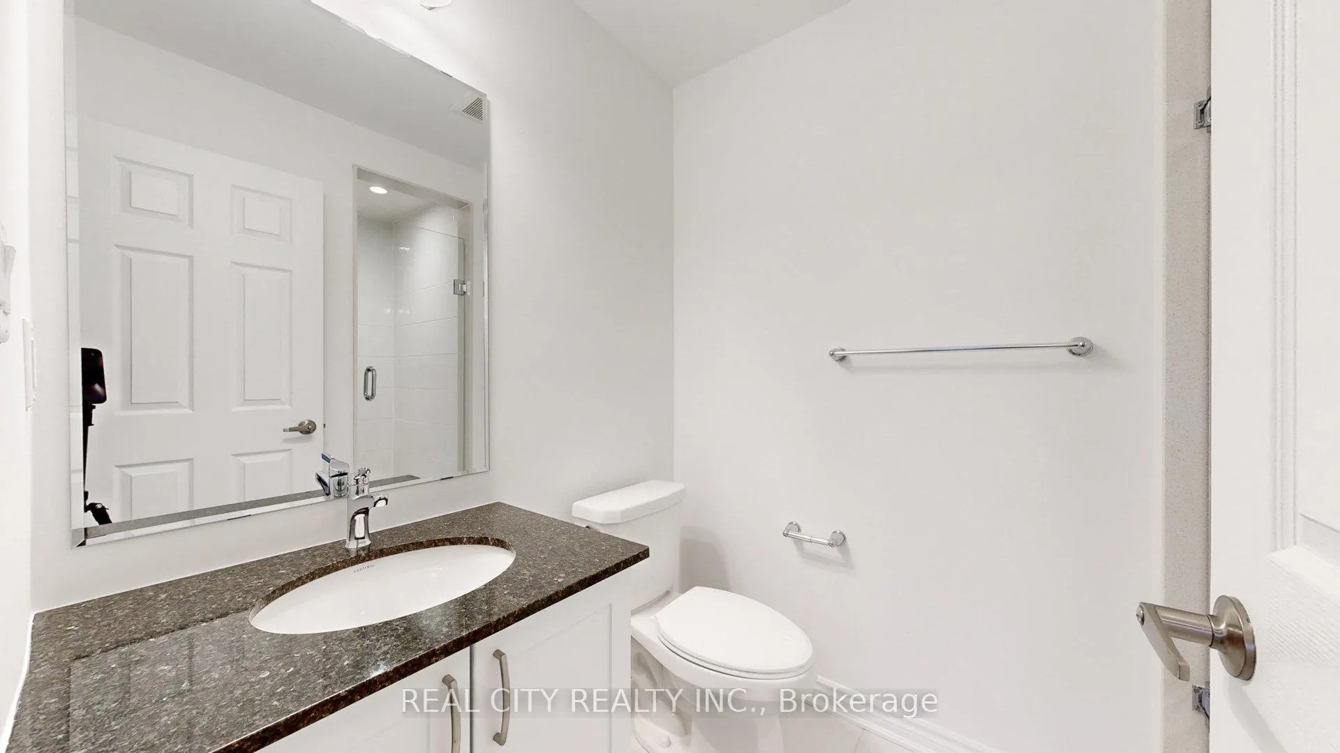 Photo 4 of 11 Keppel Circle W, Brampton, Northwest Brampton — HOMEH