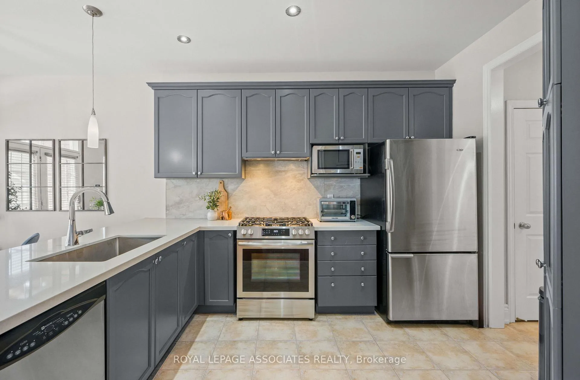 Photo 10 of 33 Evaridge Drive, Markham, Cornell — HOMEH
