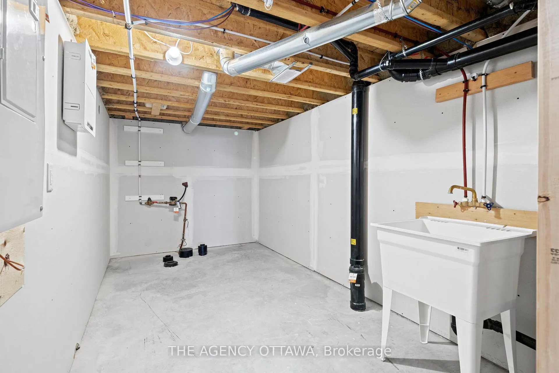 Photo 40 of 1003 Kitigan Grove, Ottawa, Kanata - Kanata Lakes/Heritage Hills — HOMEH