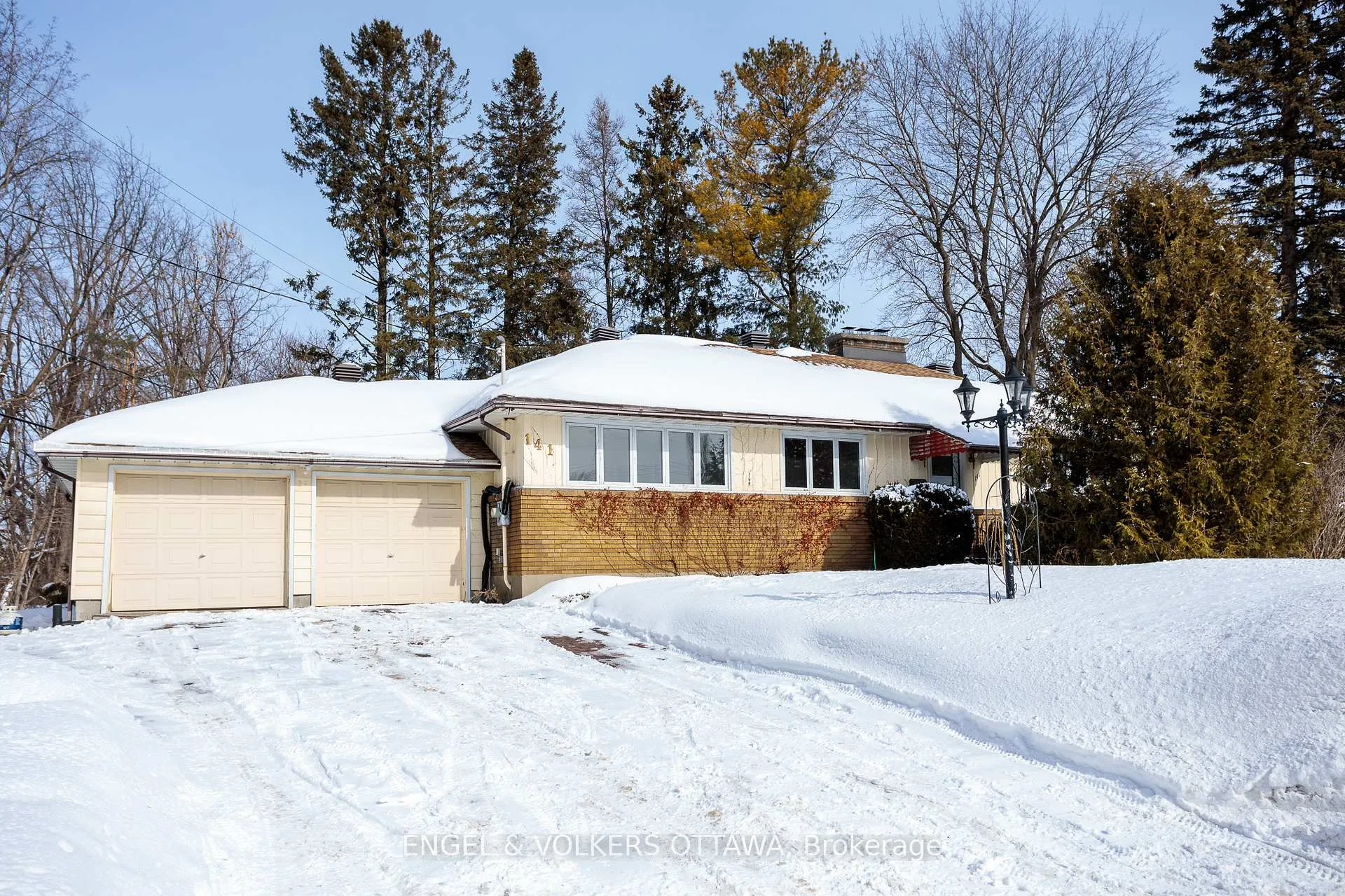 Photo 3 of 141 Rodney Crescent, Ottawa, Faircrest Heights — HOMEH