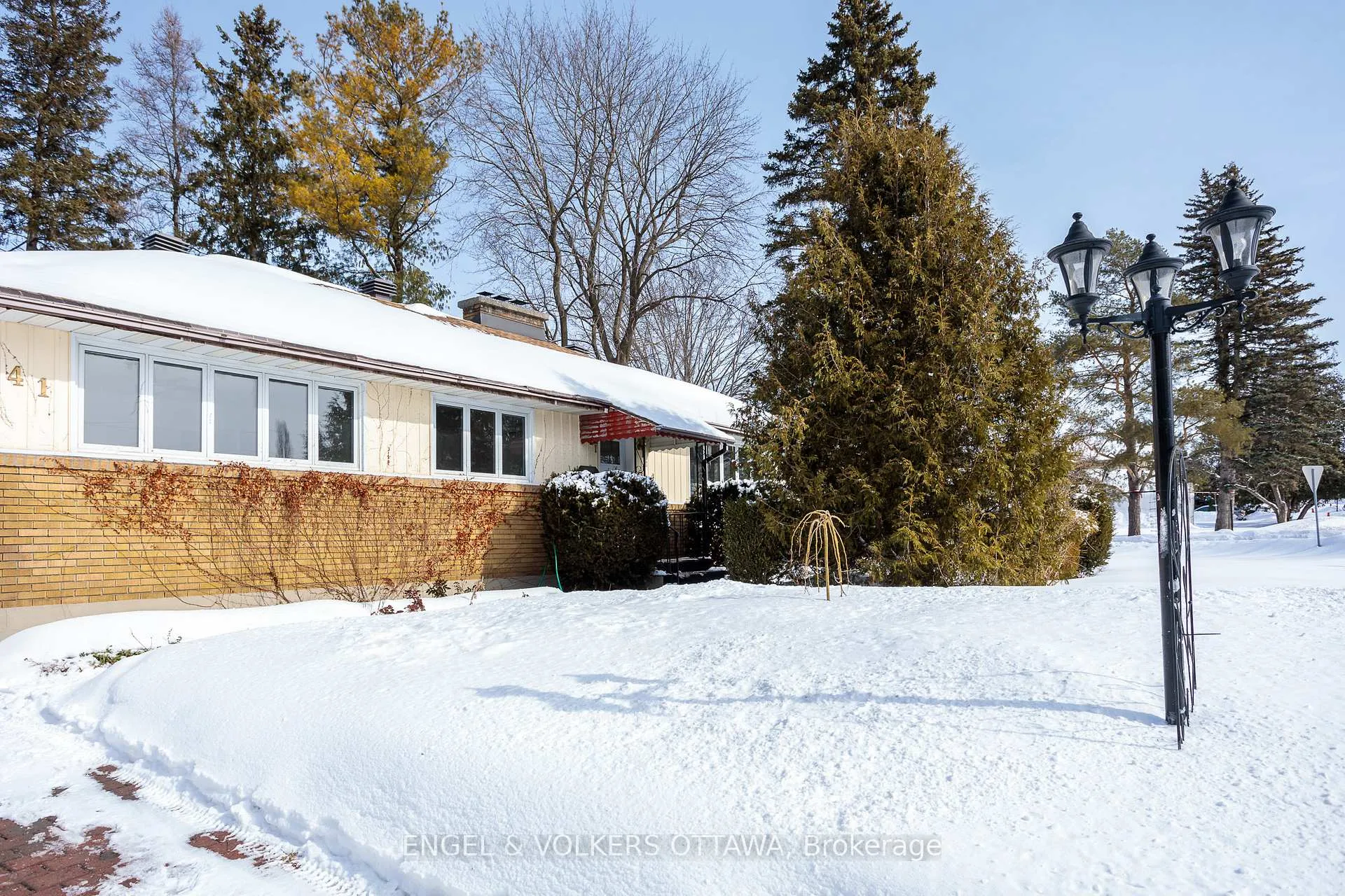 Photo 5 of 141 Rodney Crescent, Ottawa, Faircrest Heights — HOMEH