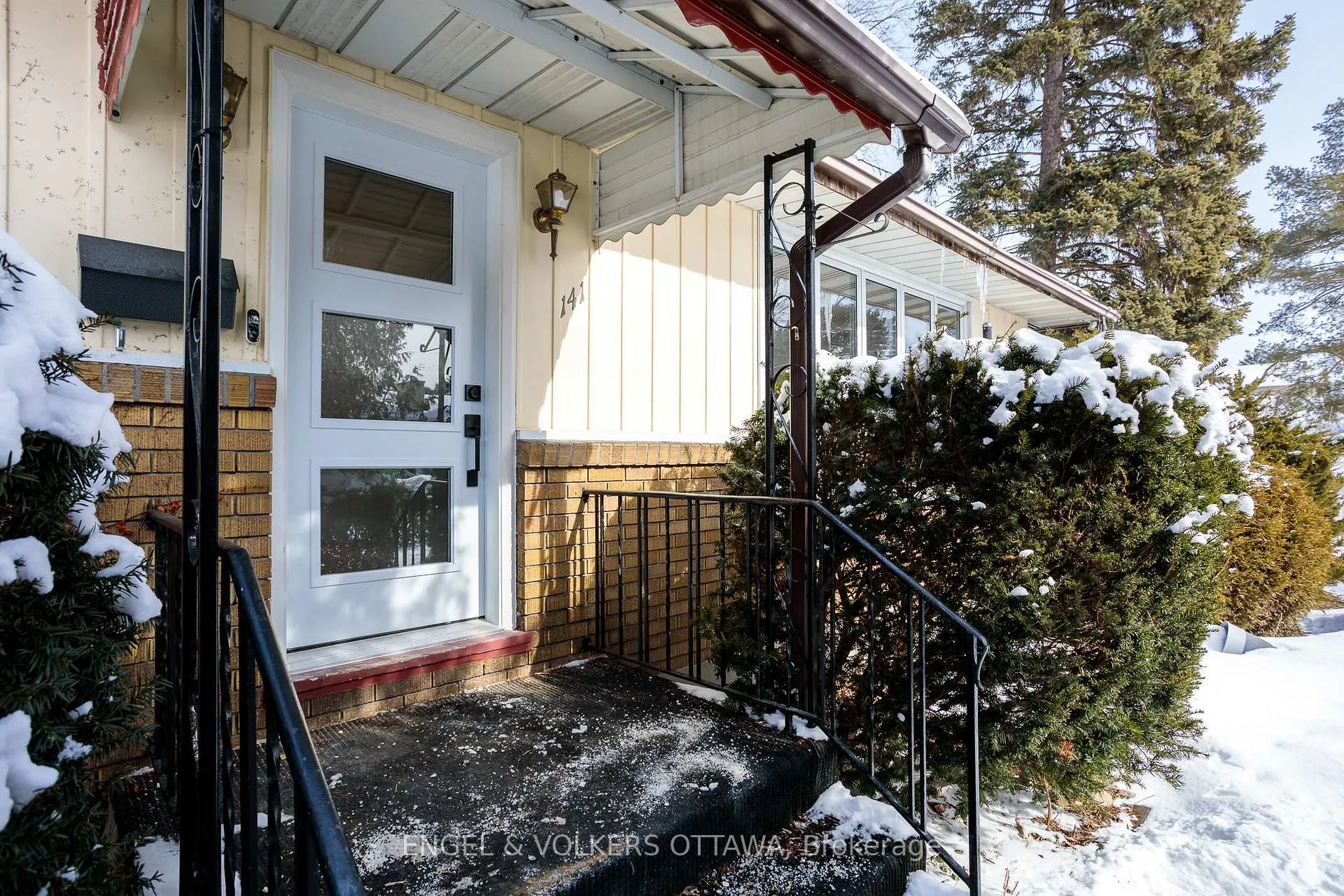 Photo 6 of 141 Rodney Crescent, Ottawa, Faircrest Heights — HOMEH