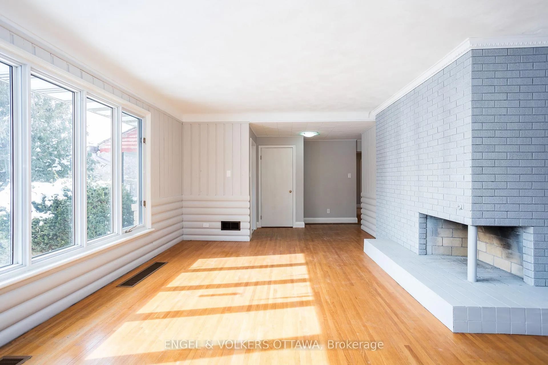 Photo 9 of 141 Rodney Crescent, Ottawa, Faircrest Heights — HOMEH