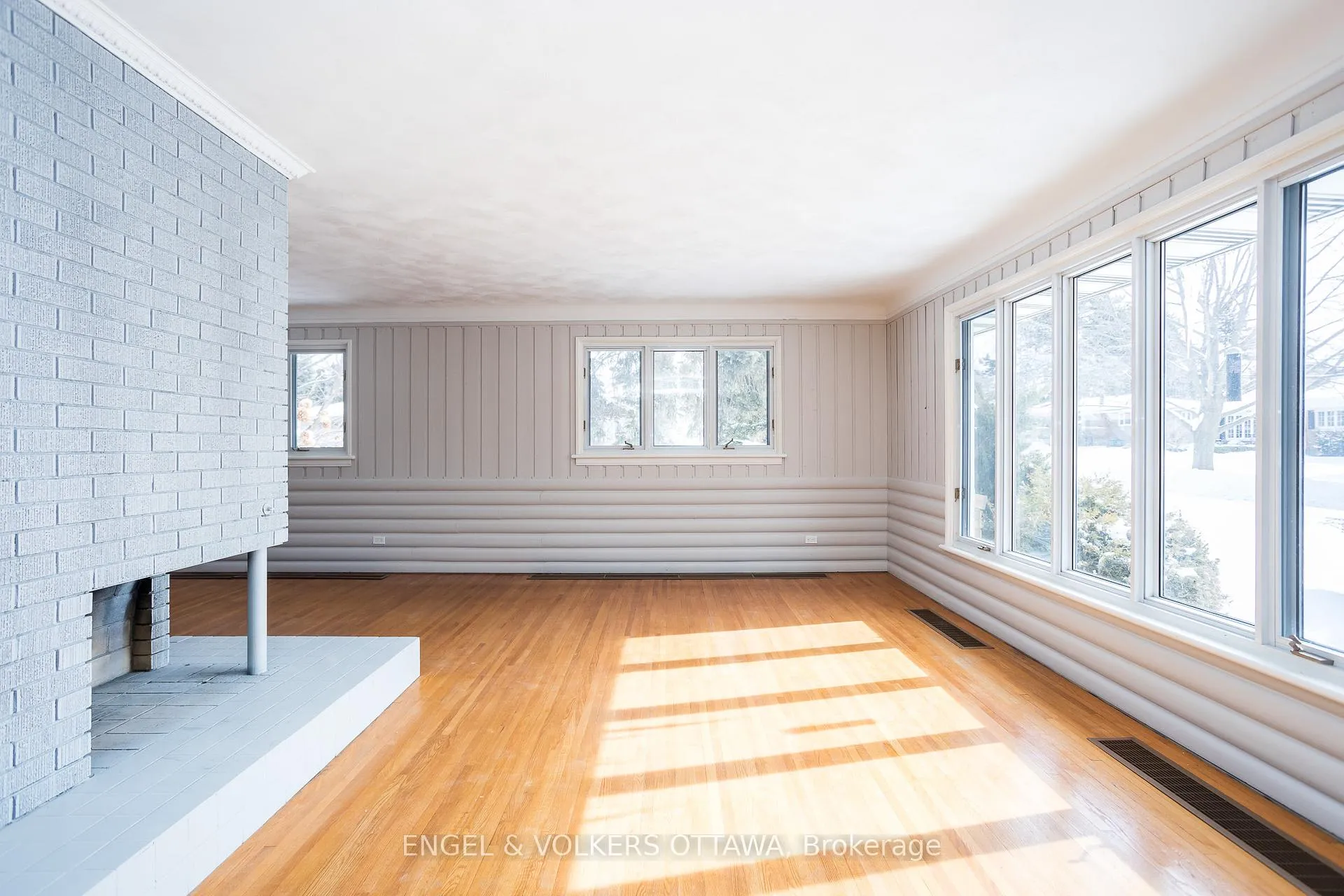 Photo 11 of 141 Rodney Crescent, Ottawa, Faircrest Heights — HOMEH