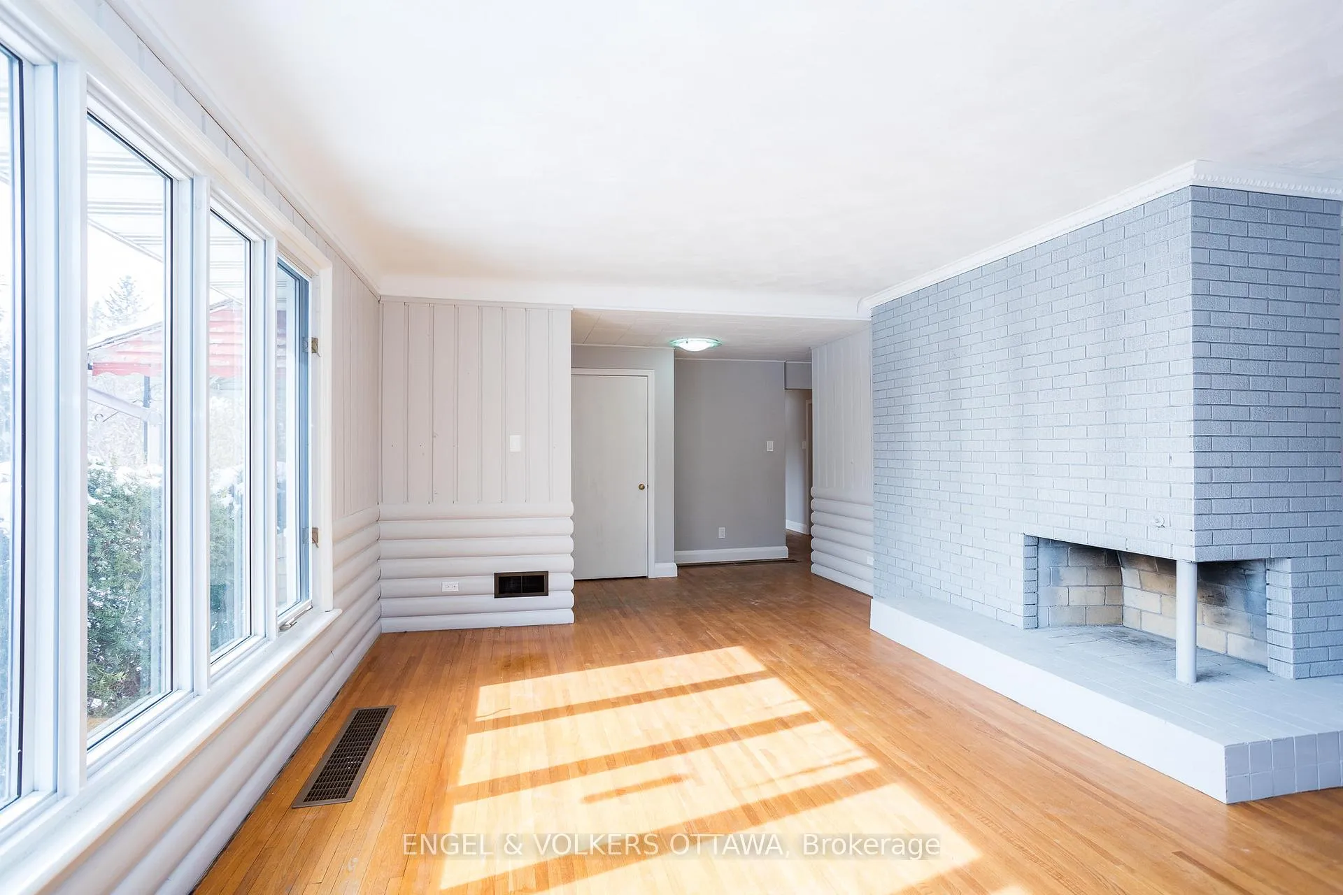 Photo 12 of 141 Rodney Crescent, Ottawa, Faircrest Heights — HOMEH