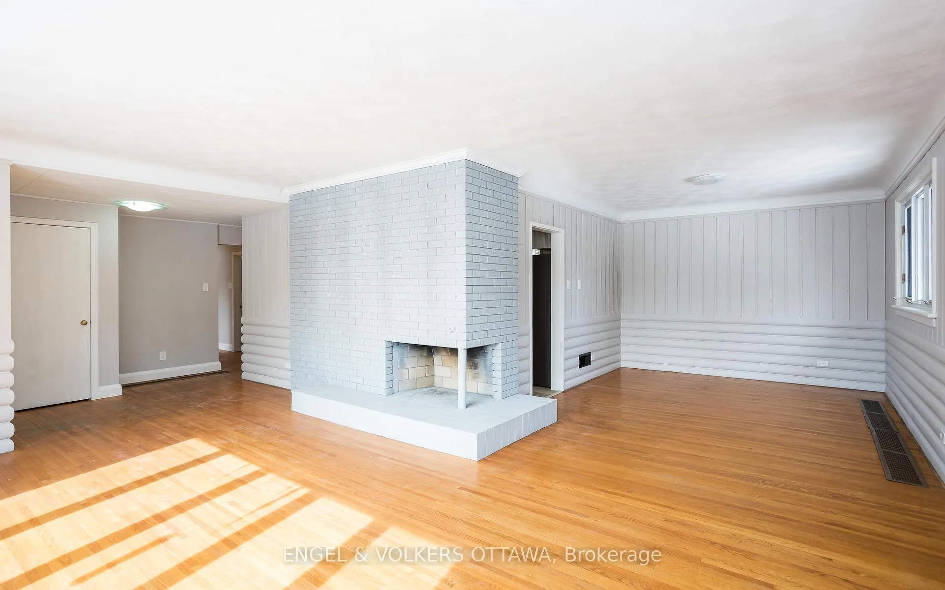 Photo 13 of 141 Rodney Crescent, Ottawa, Faircrest Heights — HOMEH