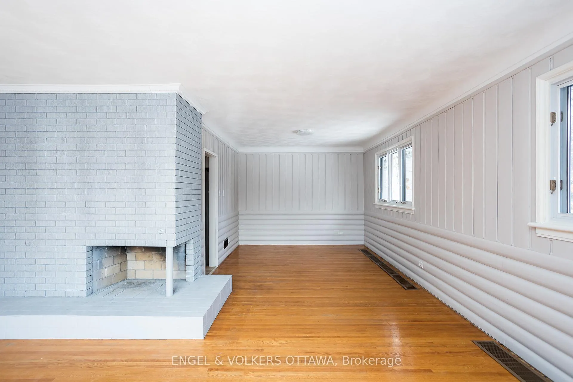 Photo 14 of 141 Rodney Crescent, Ottawa, Faircrest Heights — HOMEH