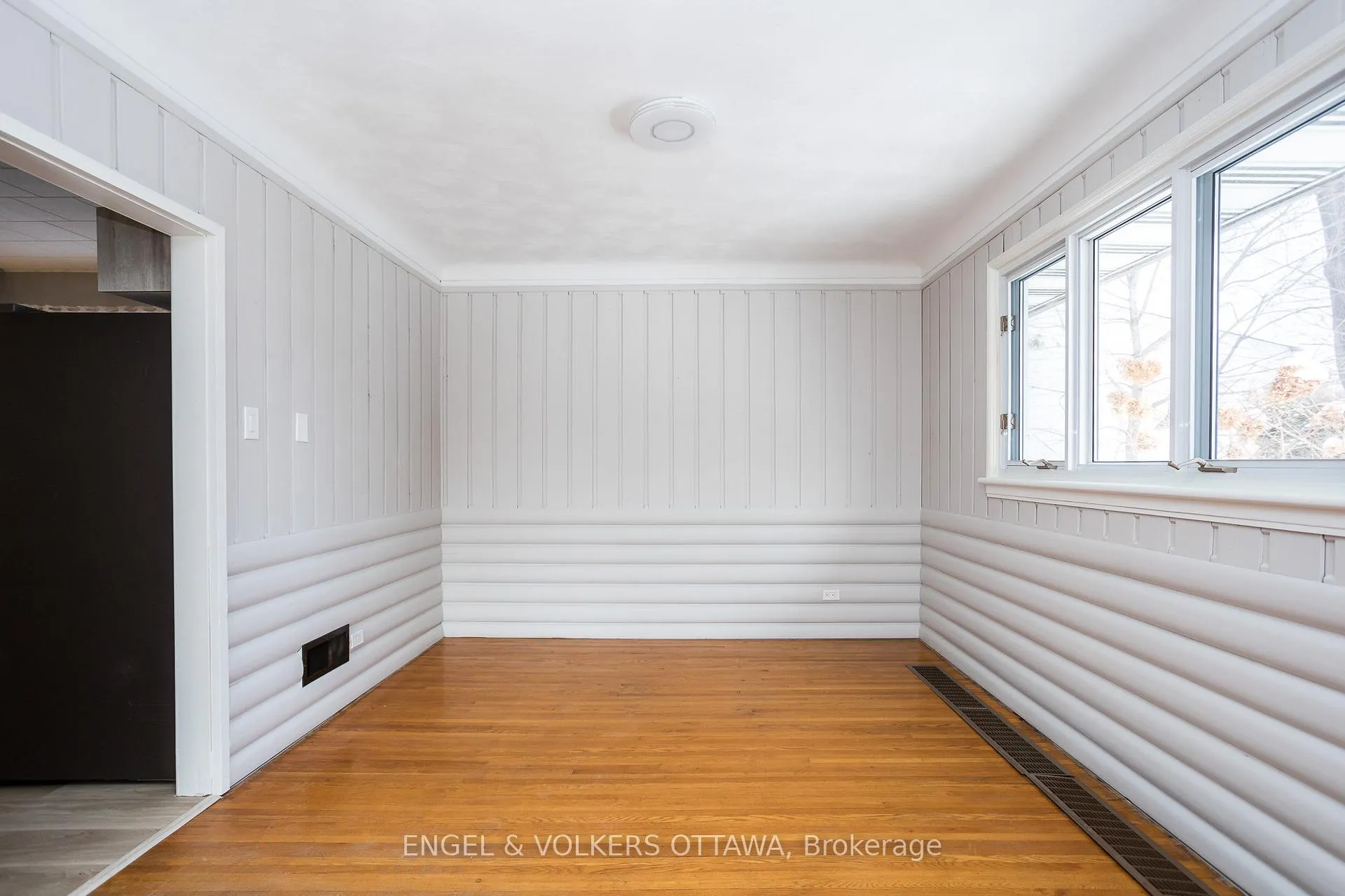 Photo 16 of 141 Rodney Crescent, Ottawa, Faircrest Heights — HOMEH